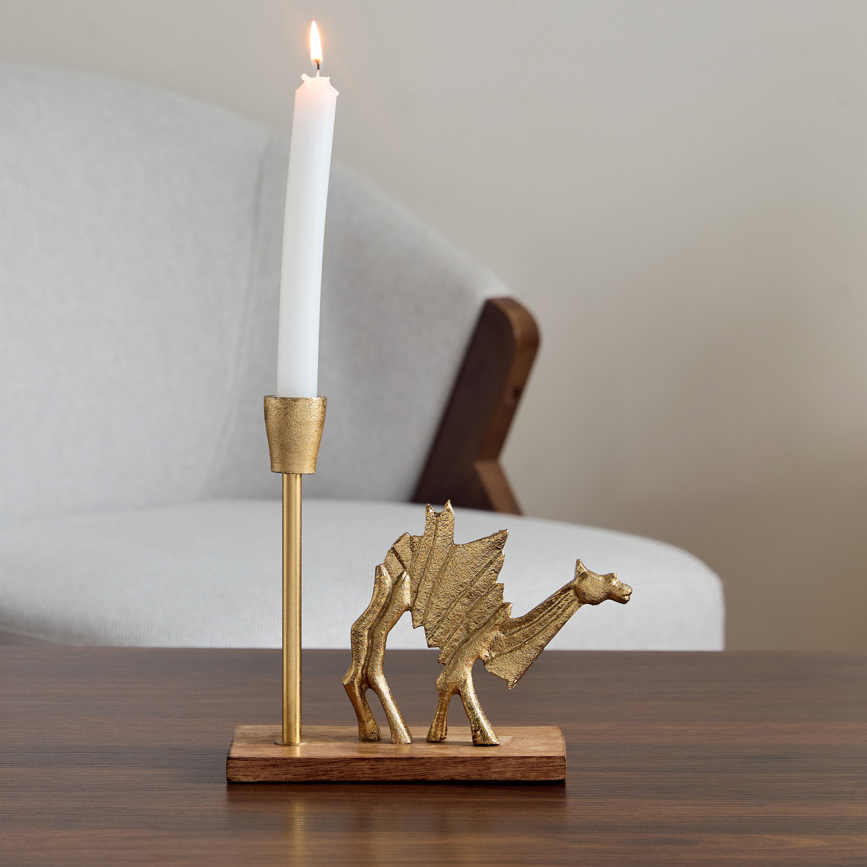 حامل شموع رفيعة بتصميم جمل ألومنيوم مع قاعدة خشب من رايون - 21x8x18.5 سم-hbxlivingroom-decorandaccessories-candleholders-image-1