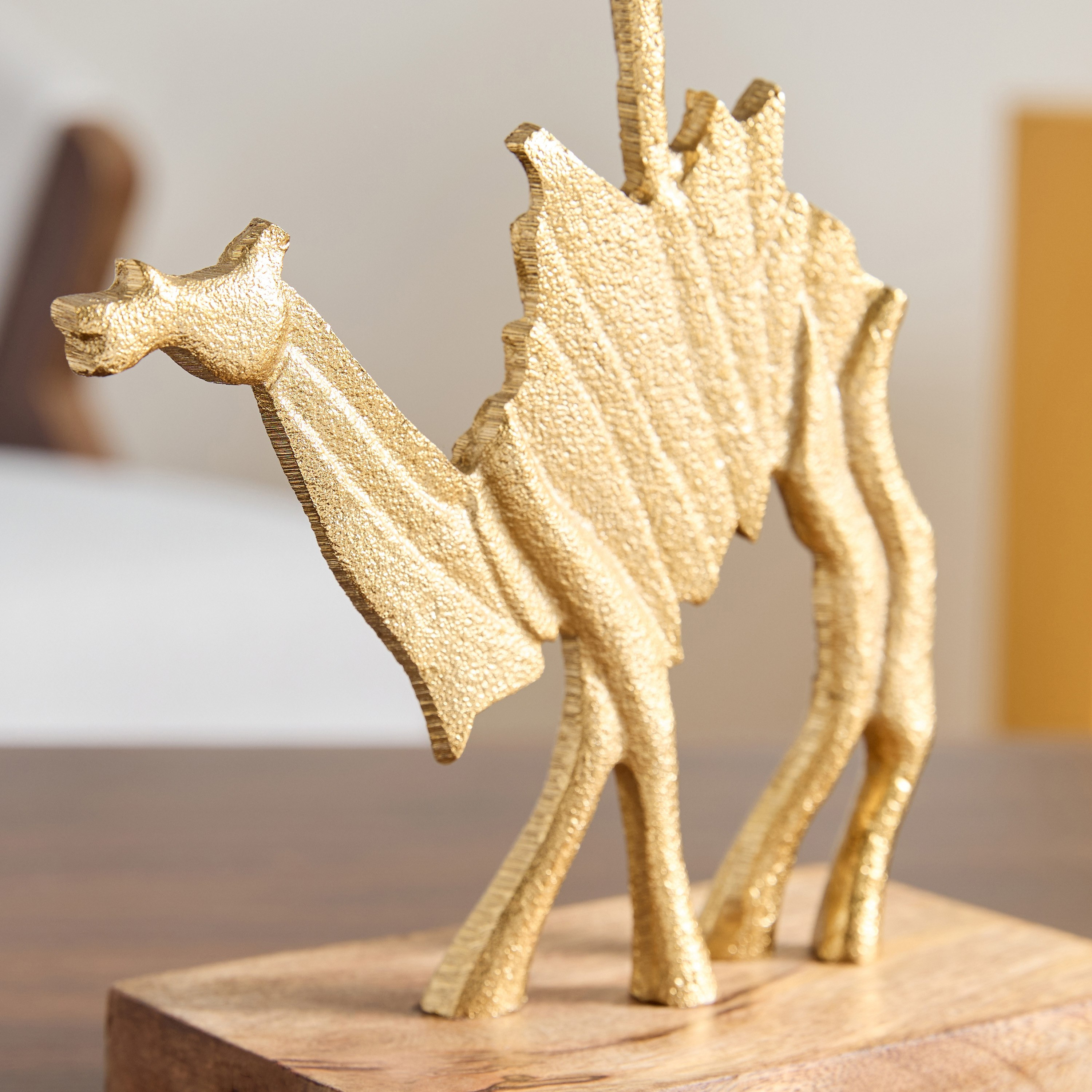 حامل شموع صغيرة ألومنيوم بتصميم جمل مع قاعدة خشبية - 19x10x32.5 سم-hbxlivingroom-decorandaccessories-candleholders-image-3