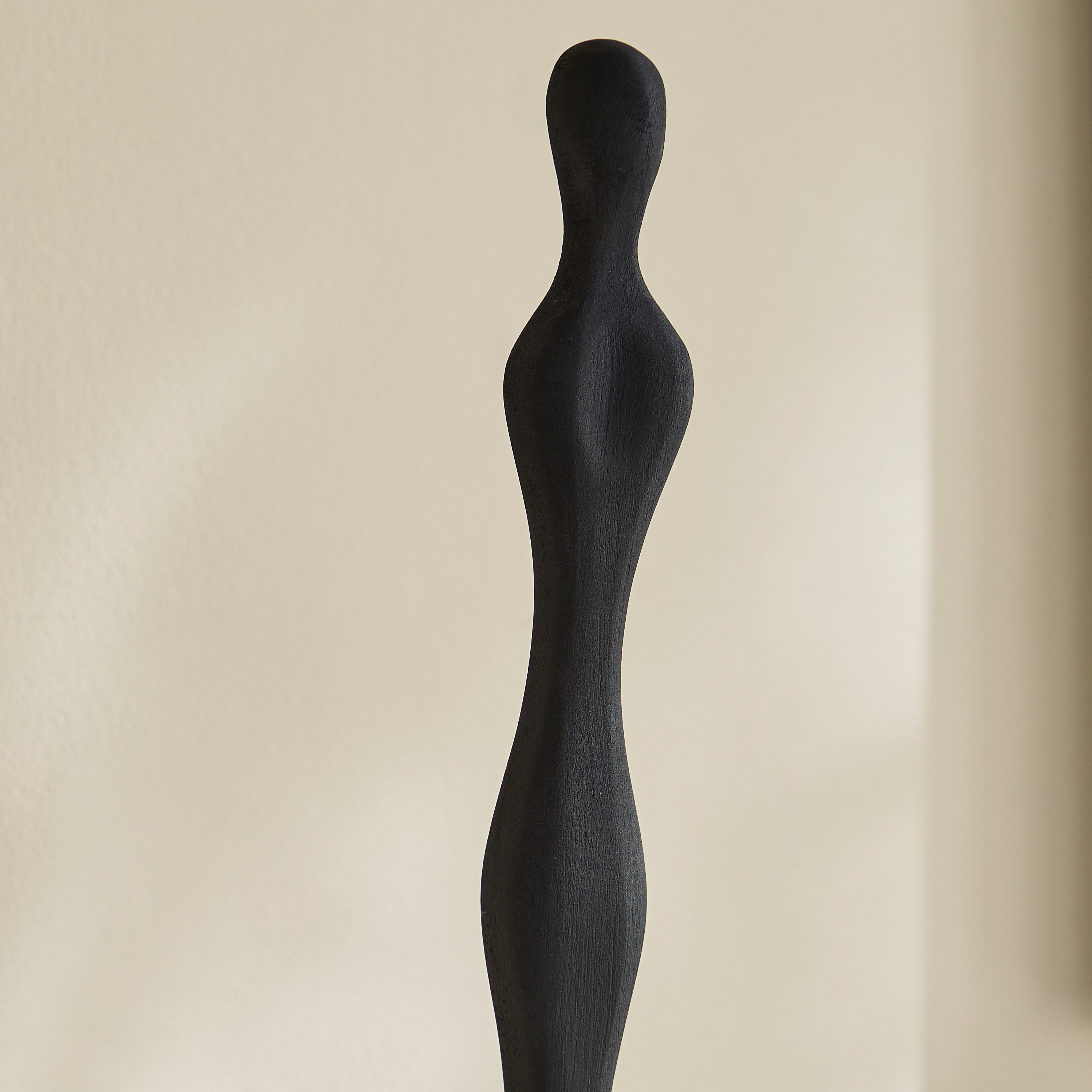 ديكور طاولة تمثال إنسان خشبي مع قاعدة خشبية من رايون - 12x7.5x48 سم-hbxhomeware-homedecor-figurinesandornaments-image-2