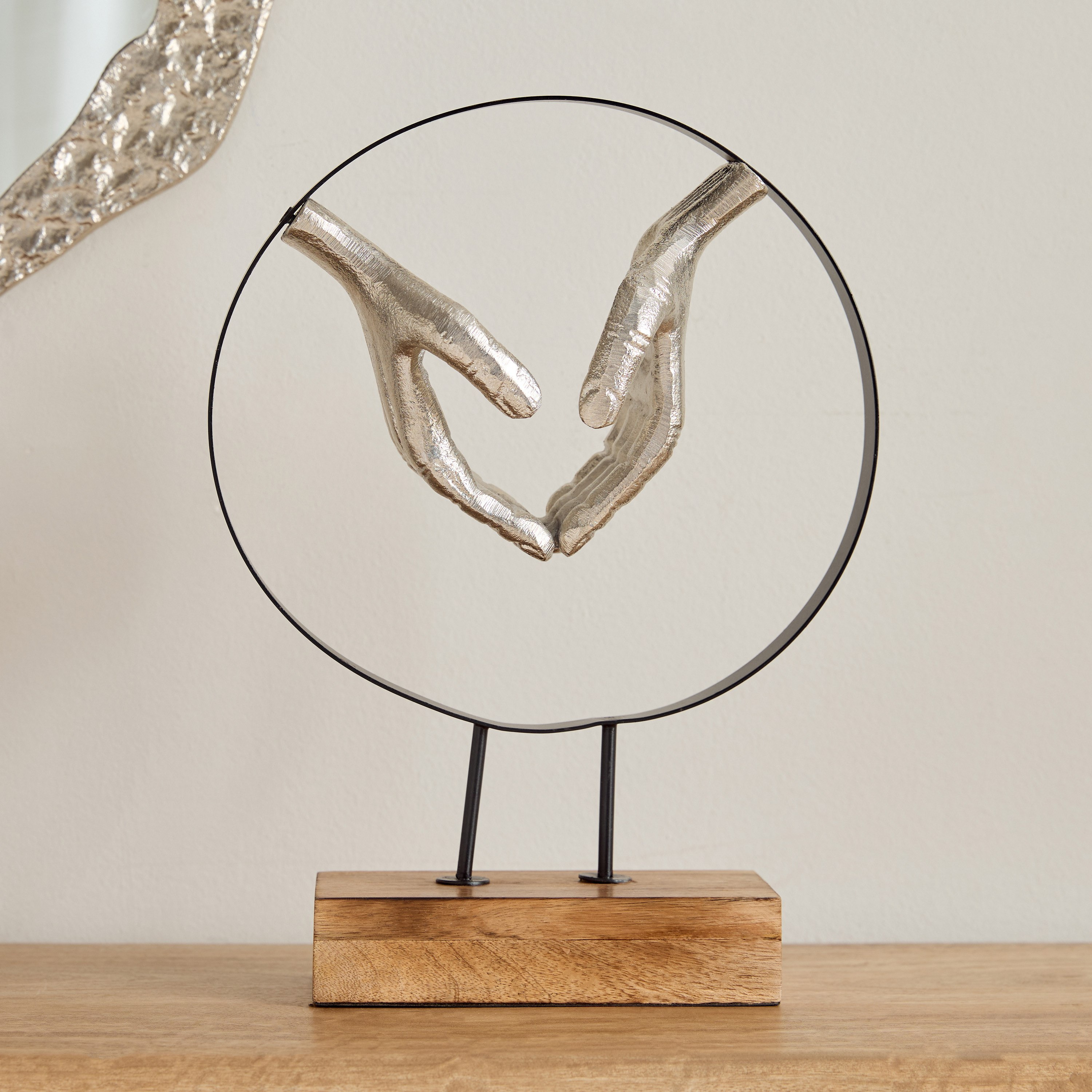 زينة طاولة بتصميم أيدي ألومنيوم مع قاعدة خشب من رايون - 25.5 × 8.5 × 35 سم-hbxhomeware-homedecor-figurinesandornaments-image-2