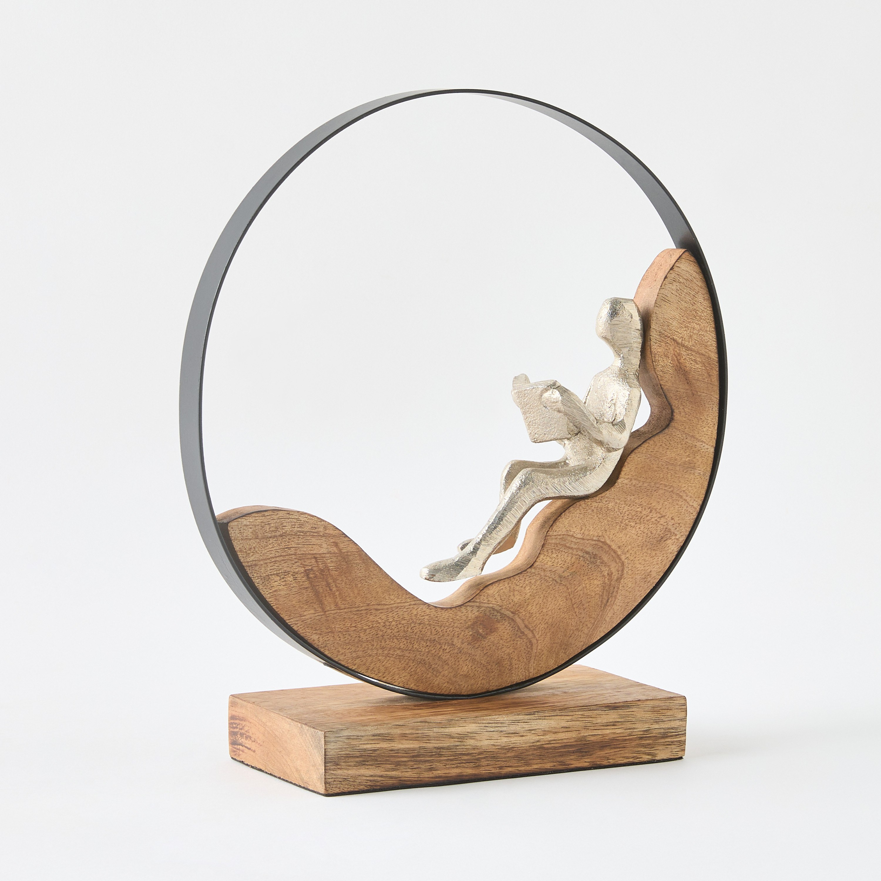 زينة طاولة على شكل رجل يقرأ في حلقة ألومنيوم مع قاعدة خشب من رايون - 25.5x9x28 سم-hbxhomeware-homedecor-figurinesandornaments-image-5