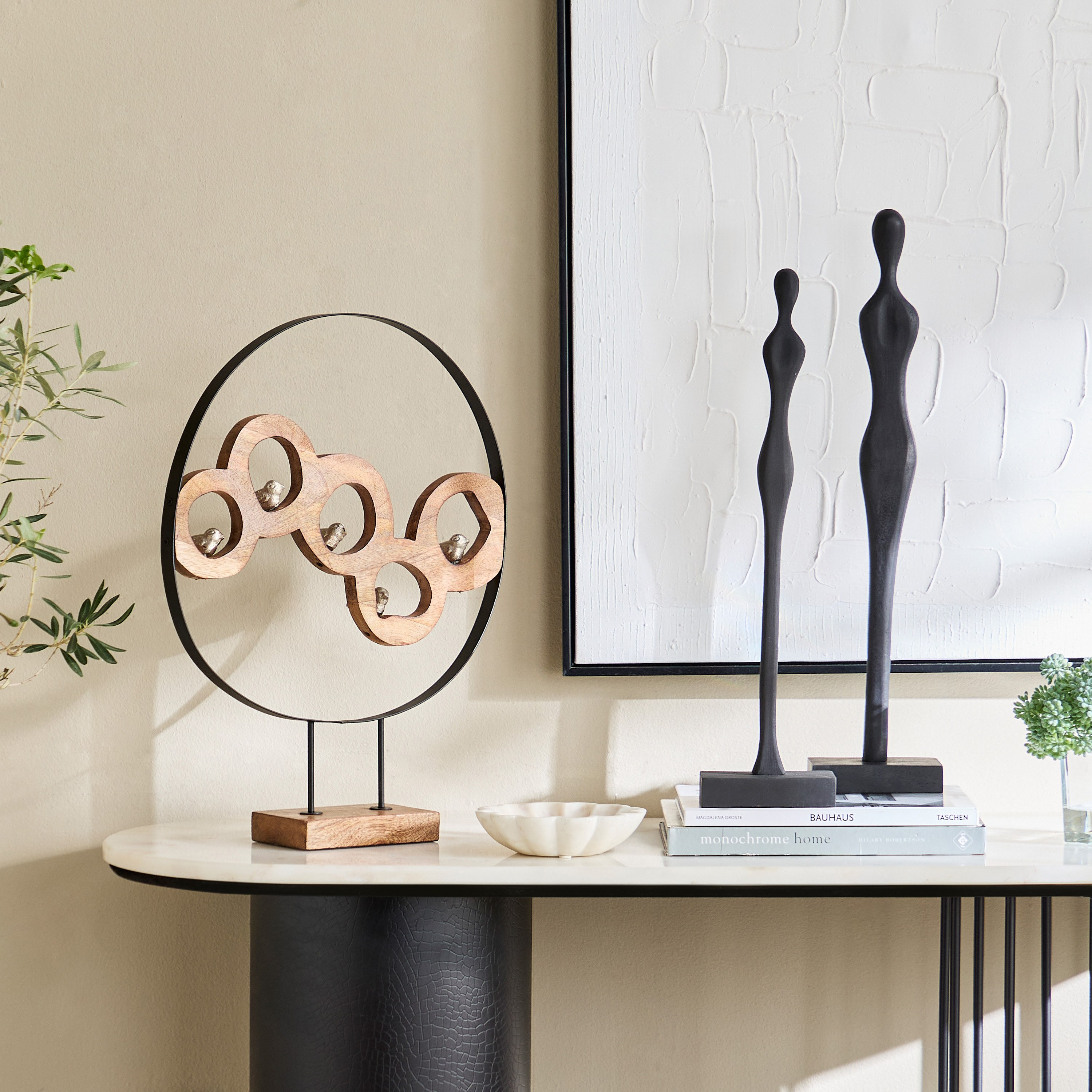زينة طاولة ألومنيوم بتصميم خمسة طيور في حلقة بقاعدة خشب من رايون - 38x9x49 سم-hbxhomeware-homedecor-figurinesandornaments-image-3