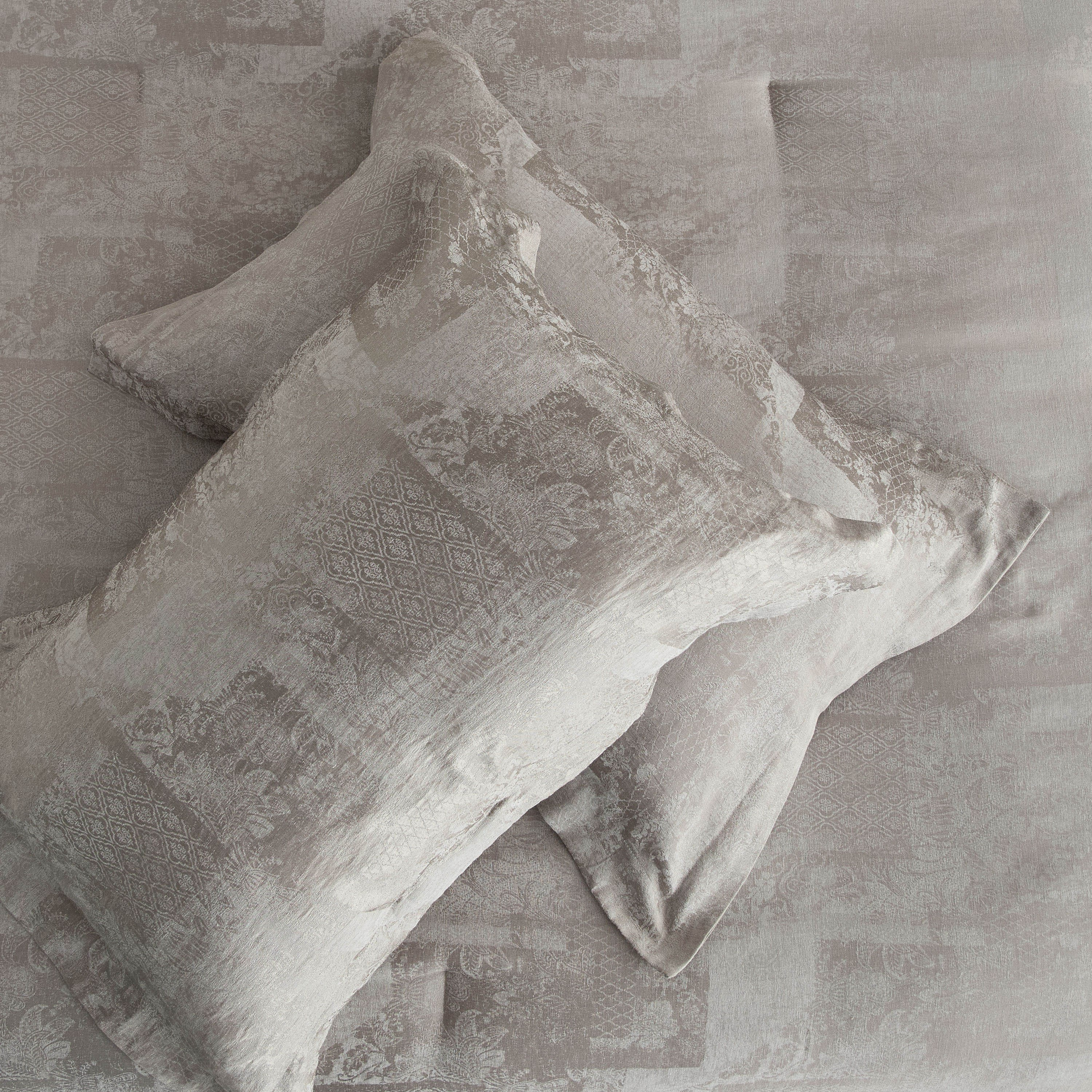 Whitebliss Ornate 5-Piece Jacquard King Comforter Set - 220x240 cm-hbxhomeware-hbxbedroom-image-6