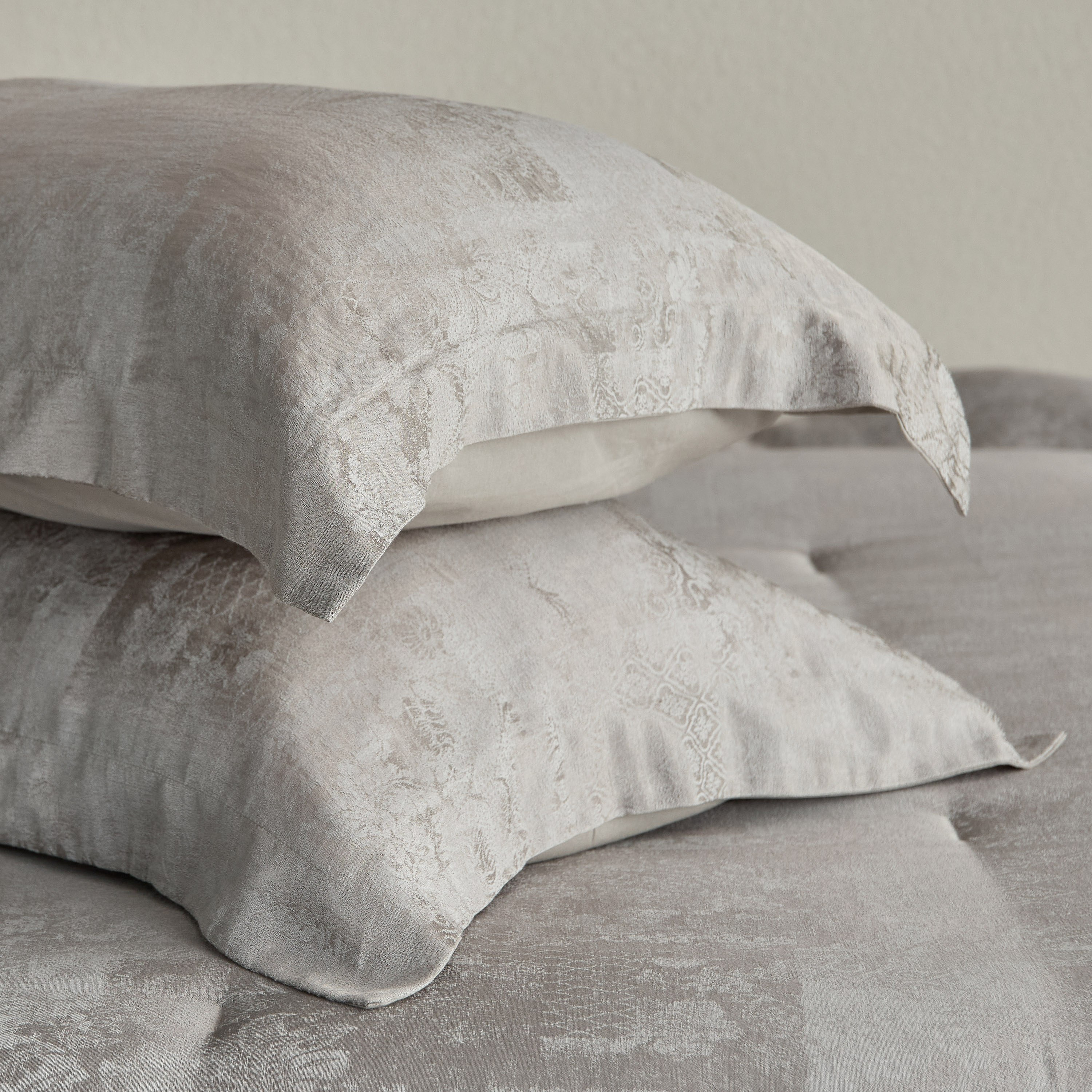 Whitebliss Ornate 5-Piece Jacquard King Comforter Set - 220x240 cm-hbxhomeware-hbxbedroom-image-7