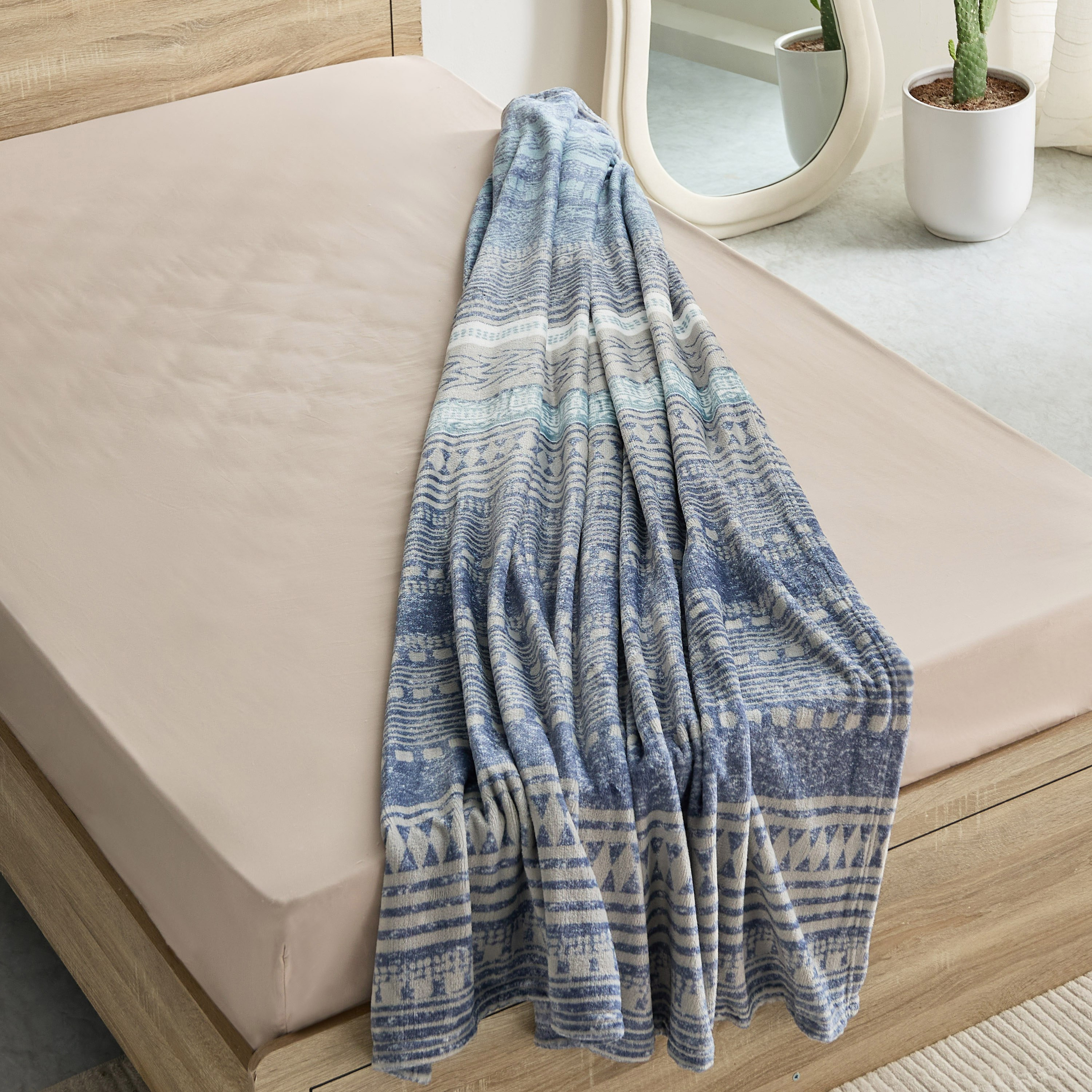بطانية فلانيل توين بطبعات إنزو من ماتريكس - 140x200 سم-hbxhomeware-hbxbedroom-image-4