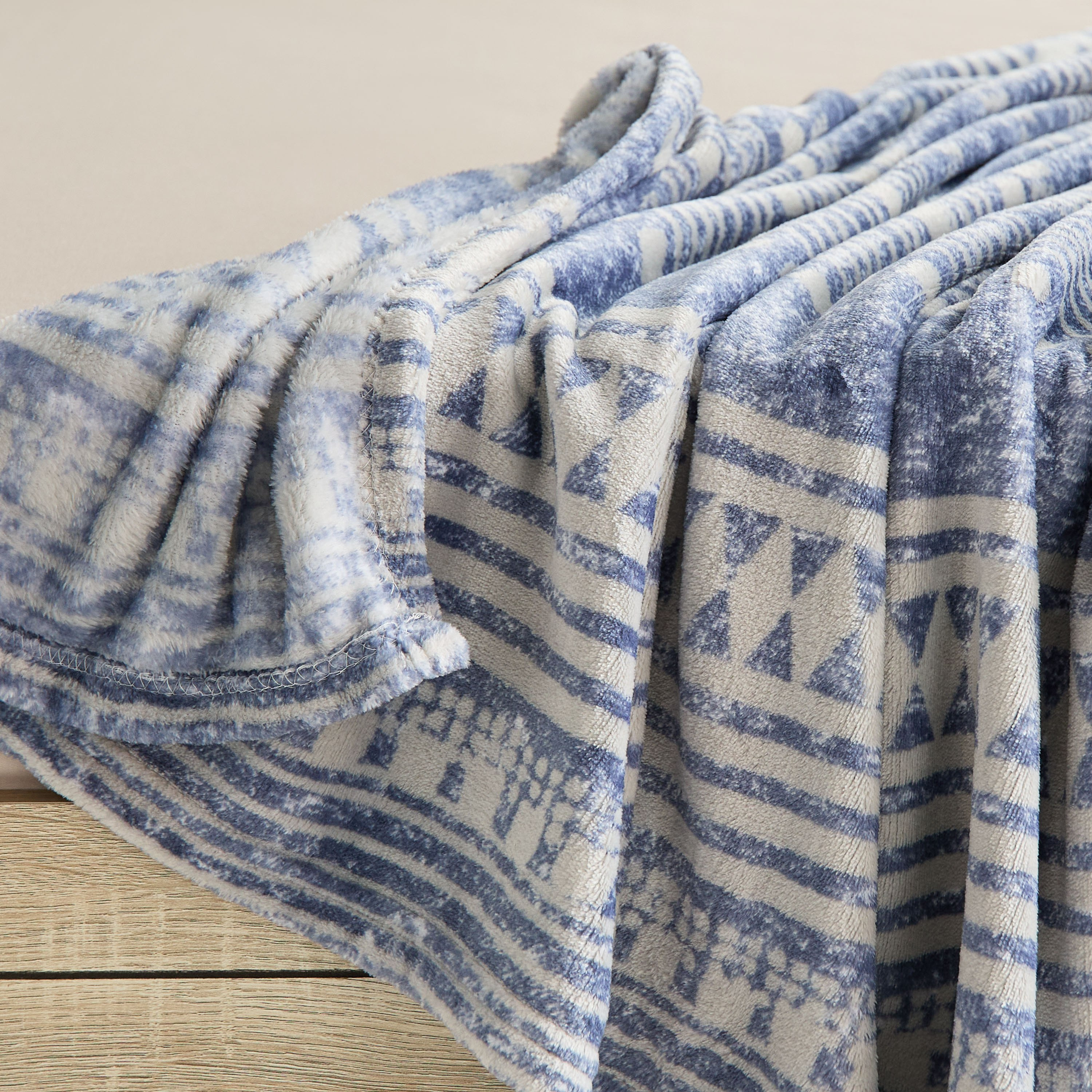 بطانية فلانيل توين بطبعات إنزو من ماتريكس - 140x200 سم-hbxhomeware-hbxbedroom-image-5