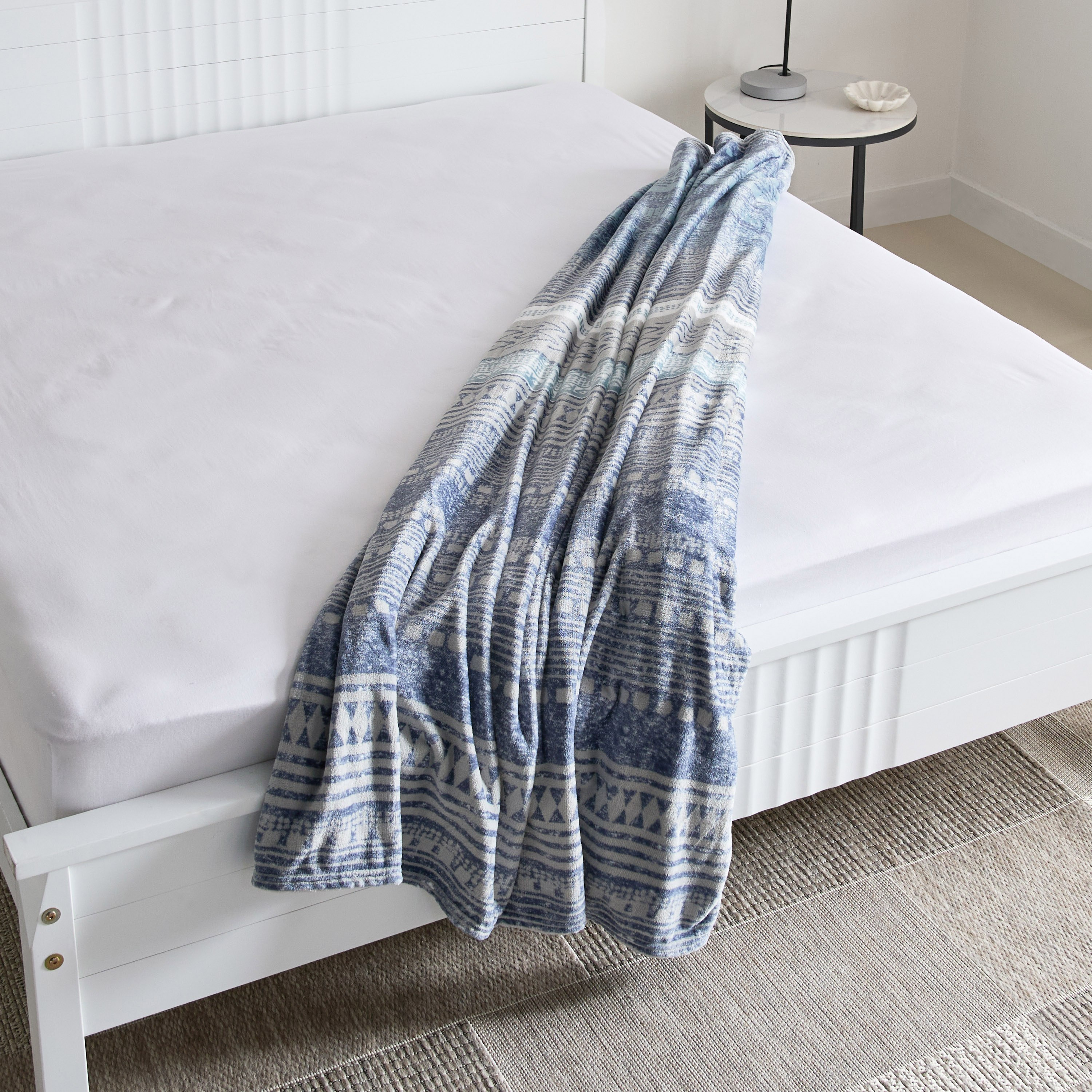 Matrix Enzo Printed Flannel Queen Blanket - 200x220 cm-hbxhomeware-hbxbedroom-image-4
