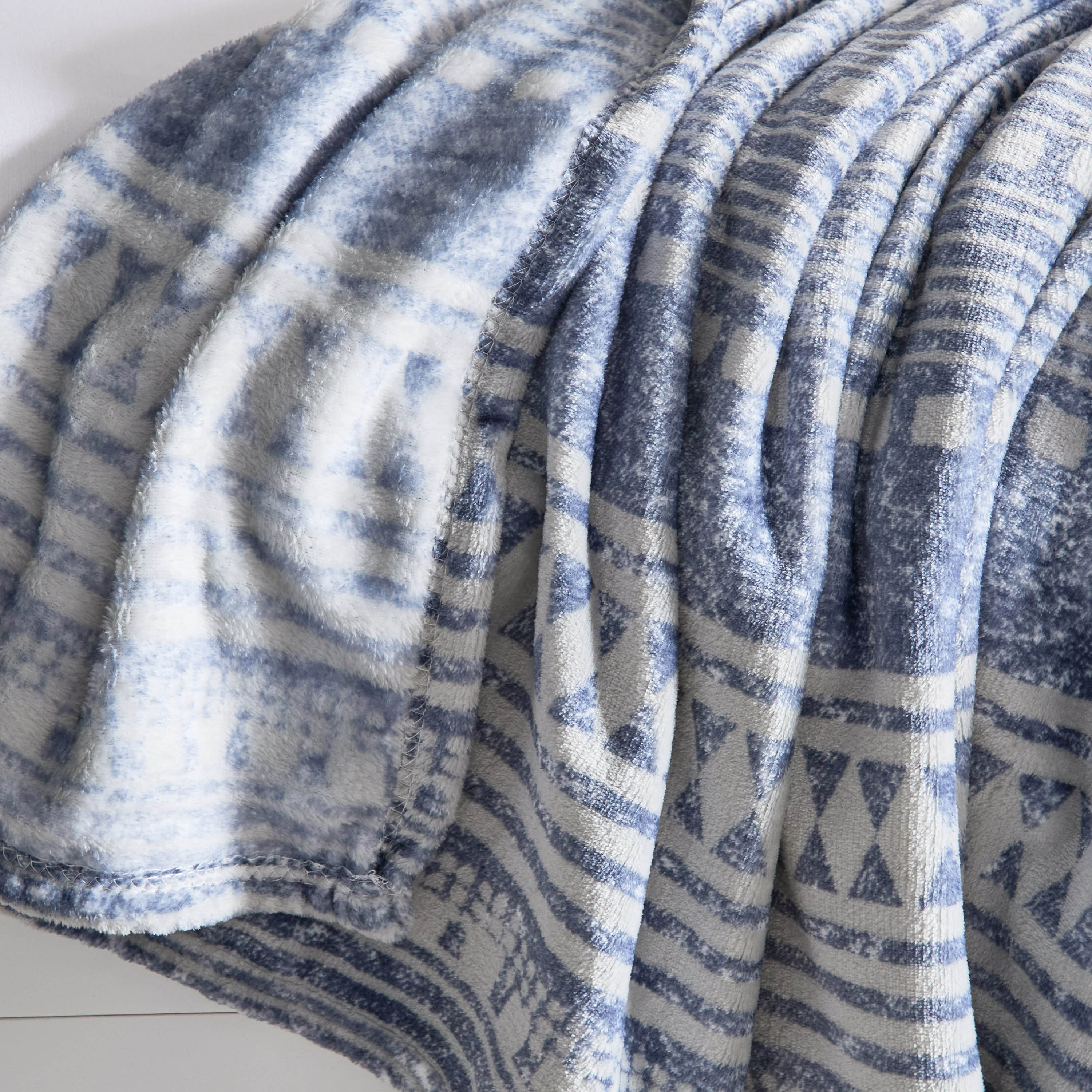 Matrix Enzo Printed Flannel Queen Blanket - 200x220 cm-hbxhomeware-hbxbedroom-image-5