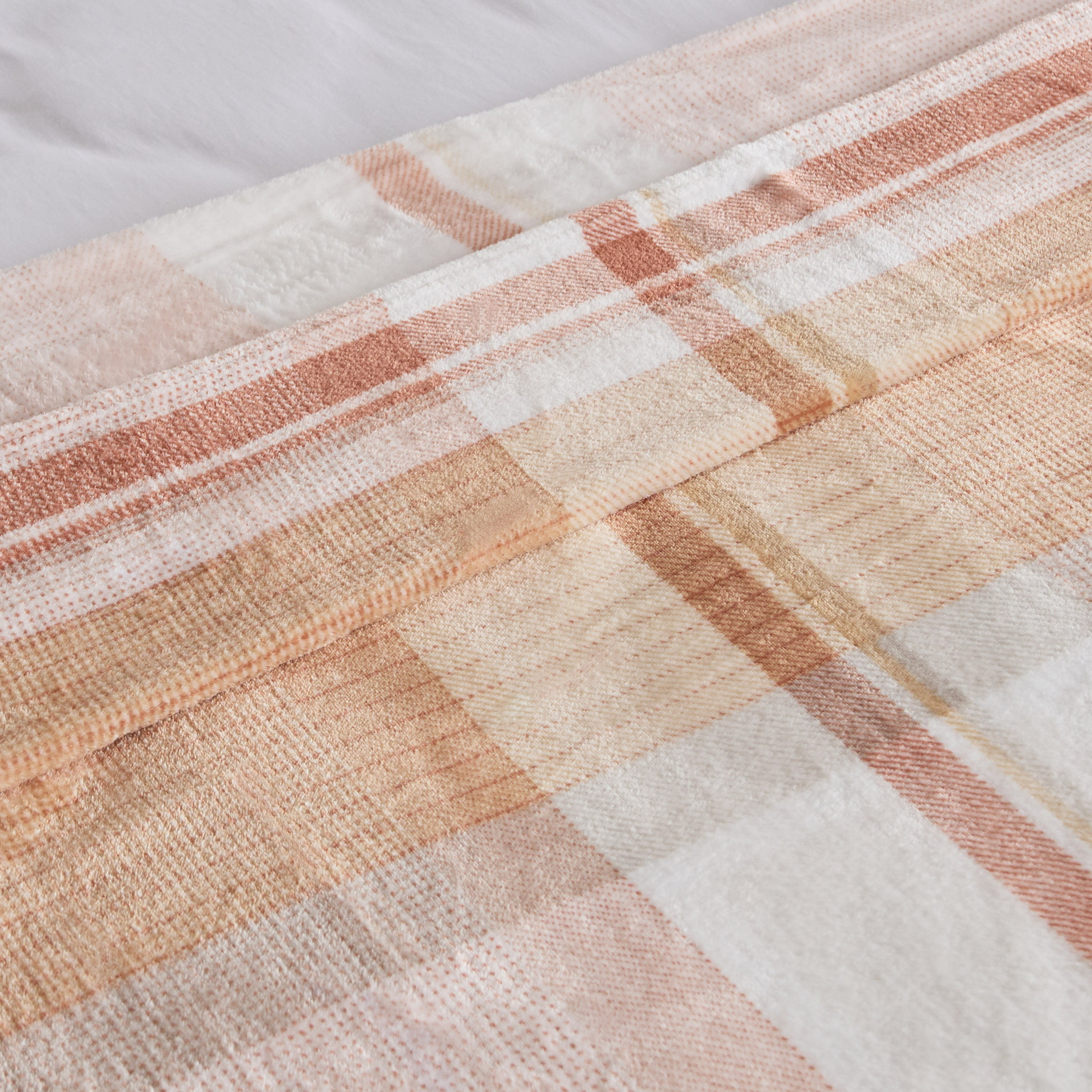 بطانية فلانيل كوين بطبعات من ماتريكس - 200x220 سم-hbxhomeware-hbxbedroom-image-3