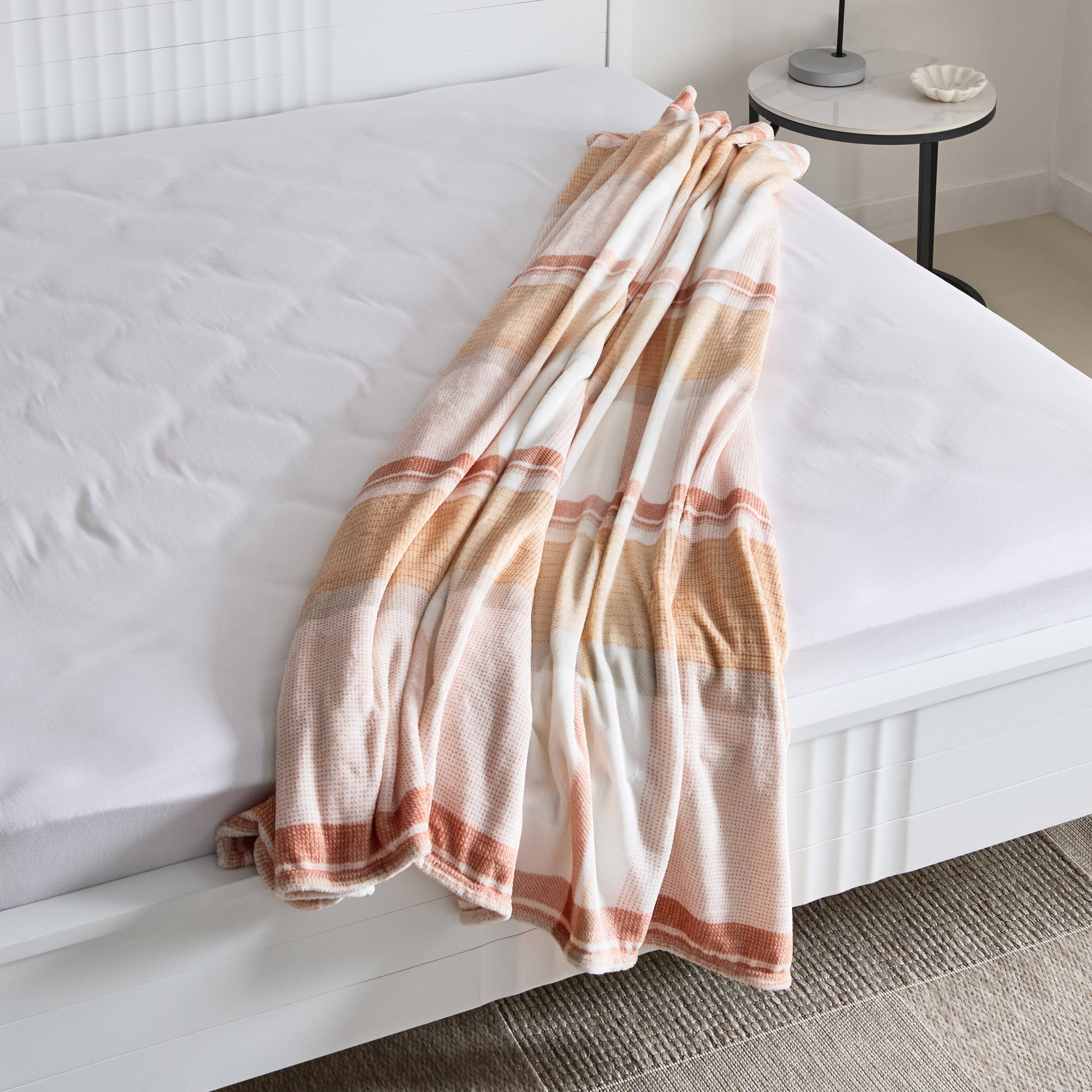 بطانية فلانيل كوين بطبعات من ماتريكس - 200x220 سم-hbxhomeware-hbxbedroom-image-4