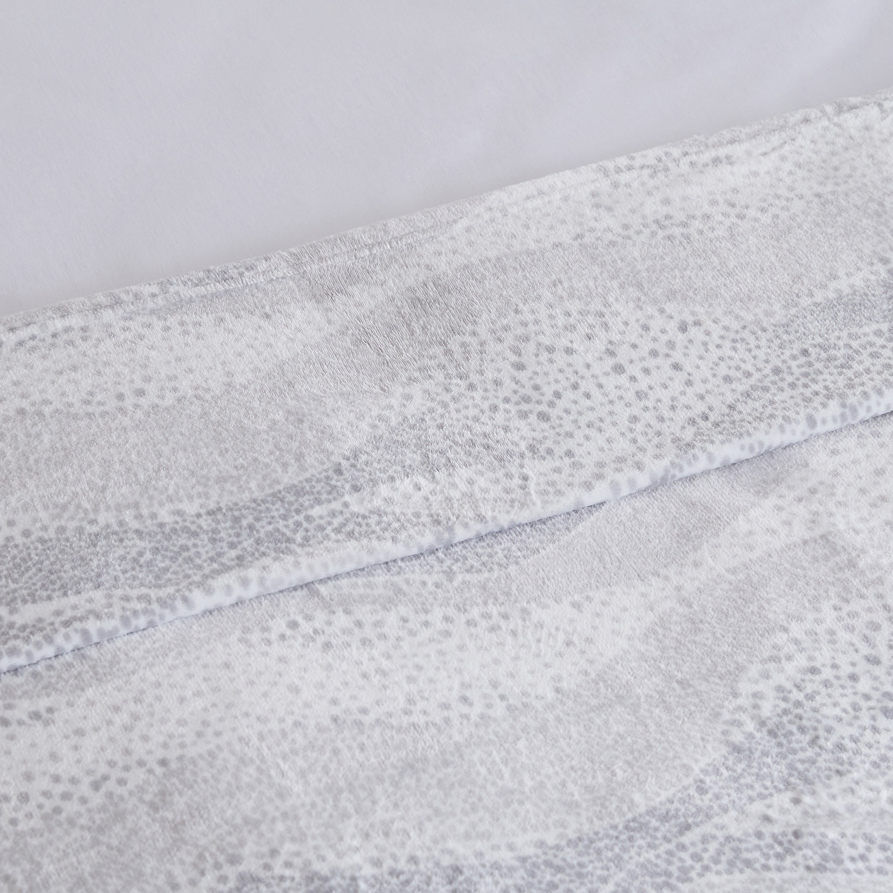بطانية فلانيل كوين بطبعات ريمي من ماتريكس - 200x220 سم-hbxhomeware-hbxbedroom-image-3