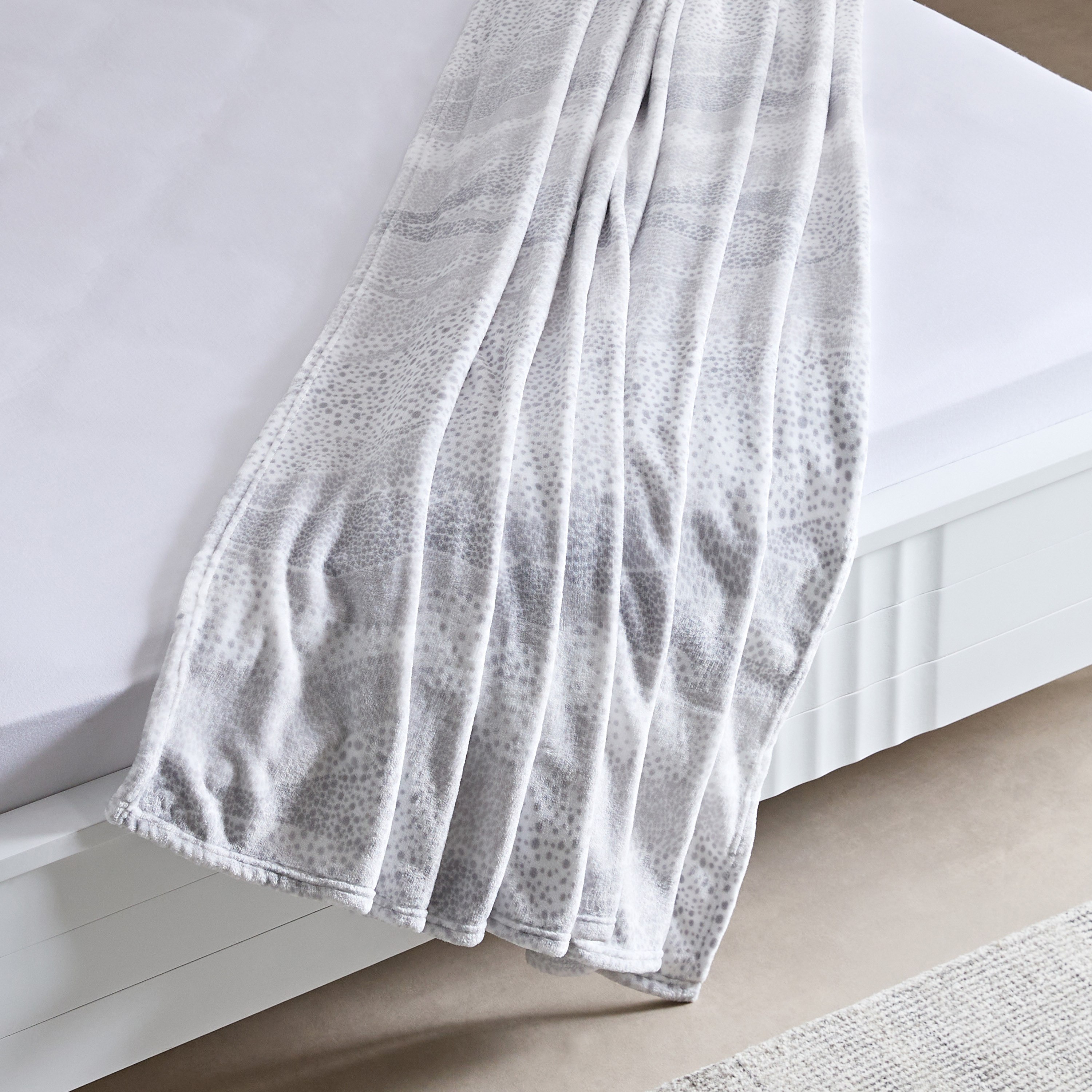 بطانية فلانيل كوين بطبعات ريمي من ماتريكس - 200x220 سم-hbxhomeware-hbxbedroom-image-4