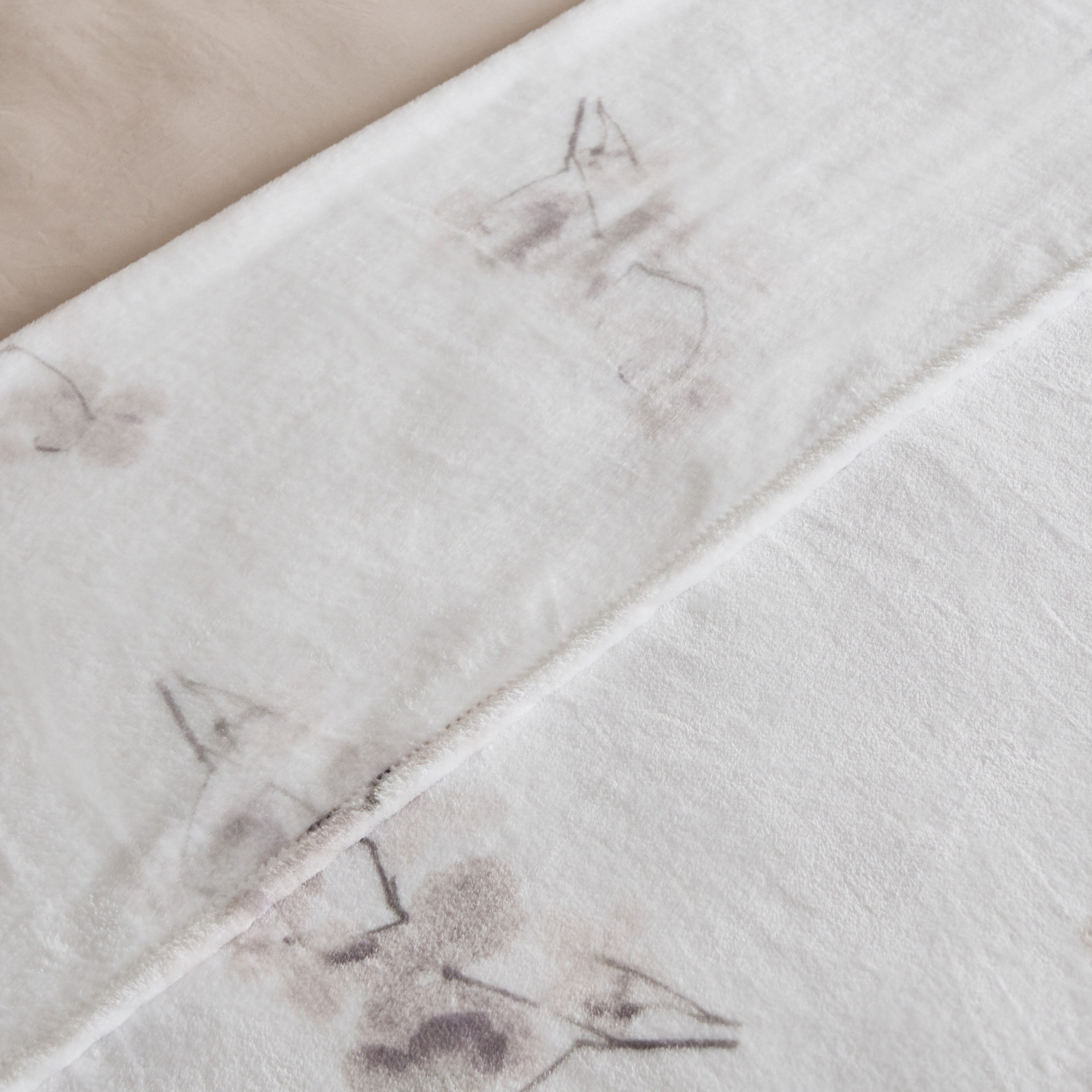 بطانية فلانيل مقاس توين بِطبعات من ماتريكس - 140x200 سم-hbxhomeware-hbxbedroom-image-3