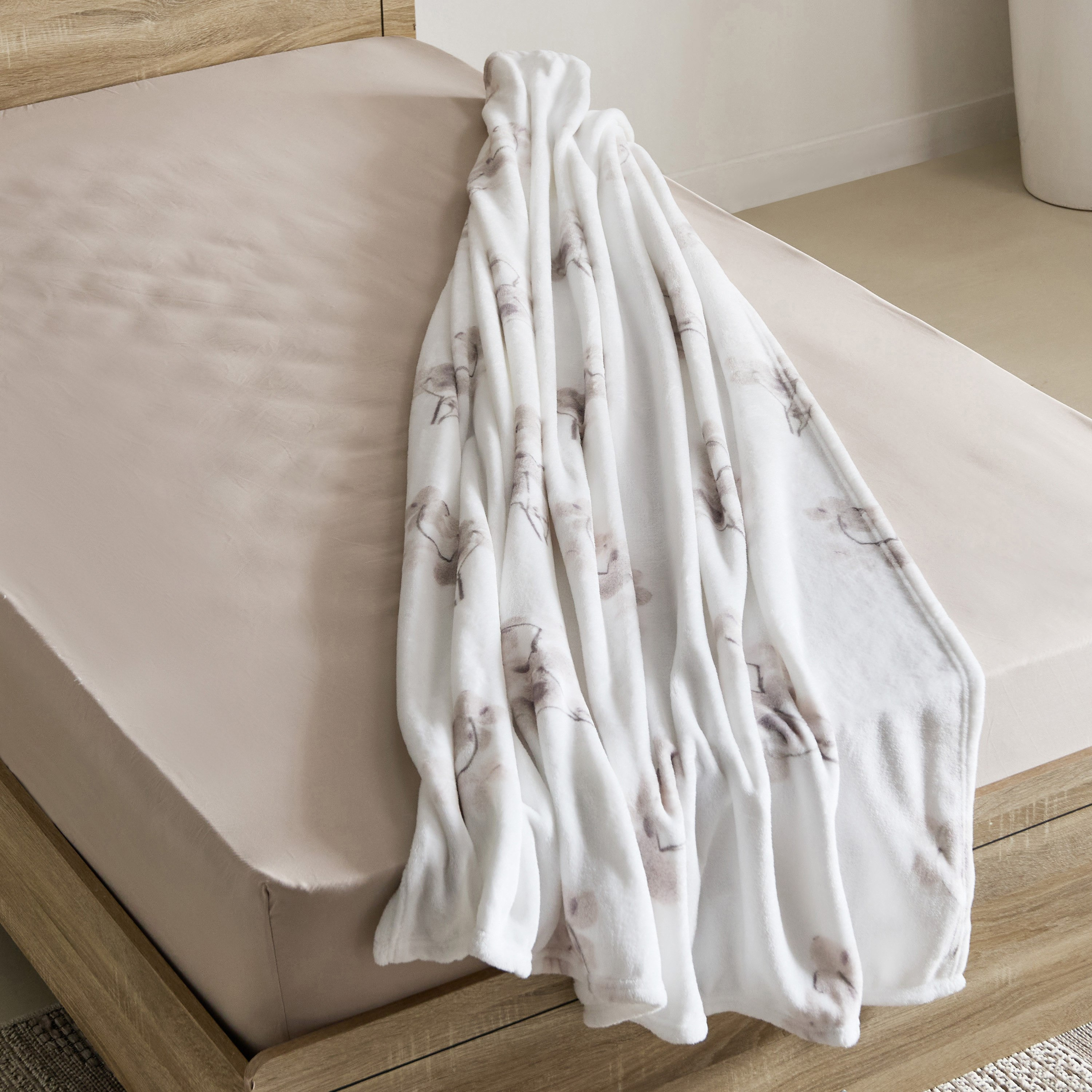 بطانية فلانيل مقاس توين بِطبعات من ماتريكس - 140x200 سم-hbxhomeware-hbxbedroom-image-4
