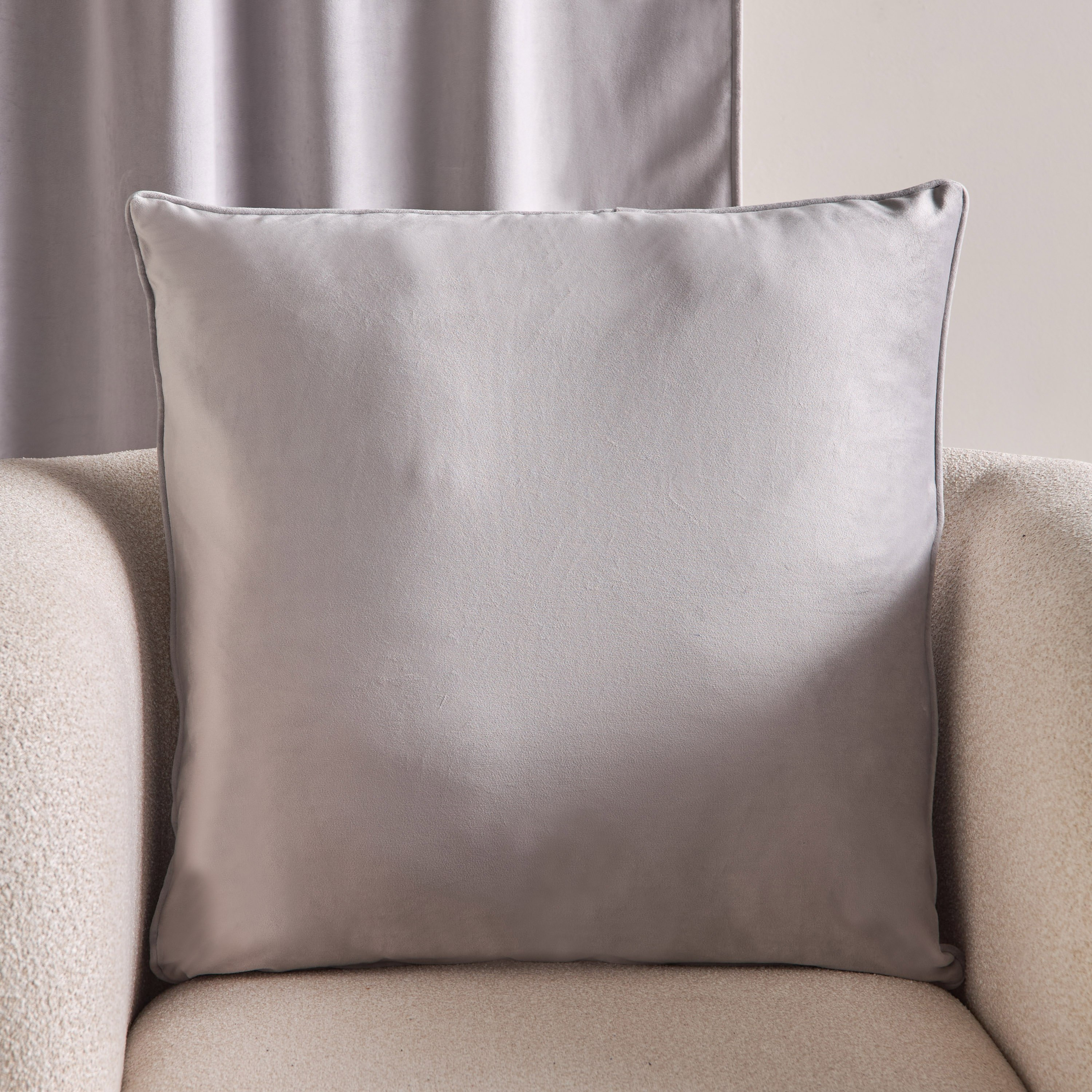 وسادة محشوة من دوف - 65x65 سم-hbxhomeware-hbxbedroom-image-1