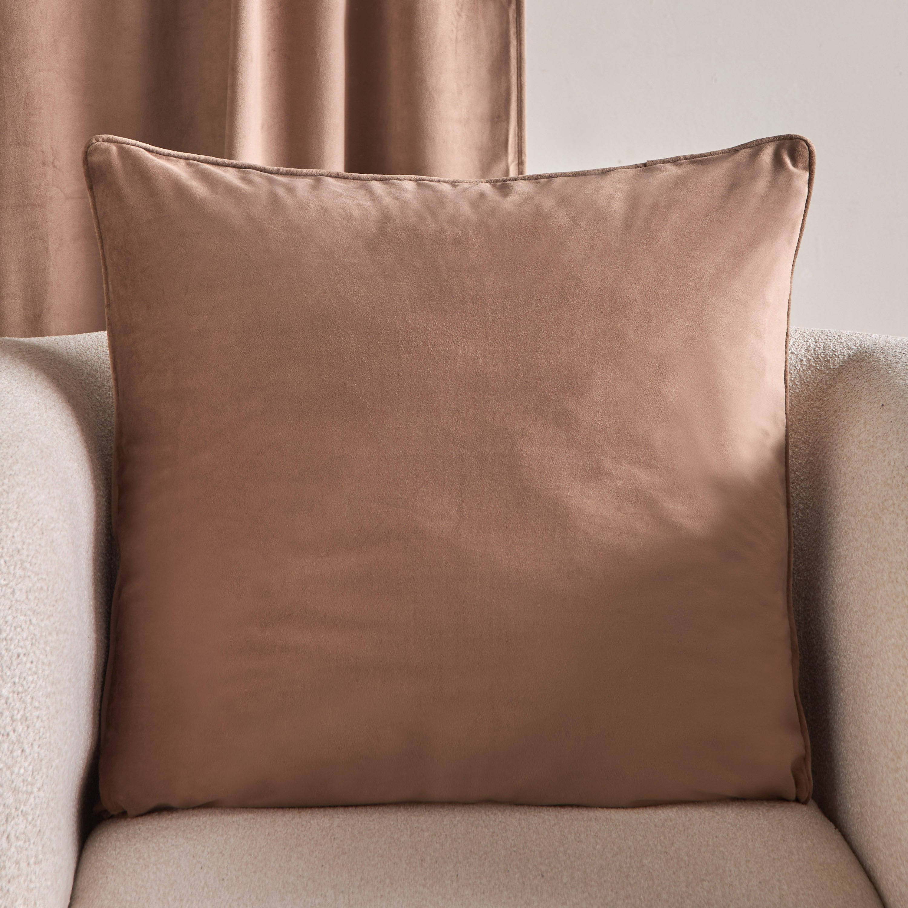 وسادة محشوة من دوف - 65x65 سم-hbxhomeware-hbxbedroom-image-1