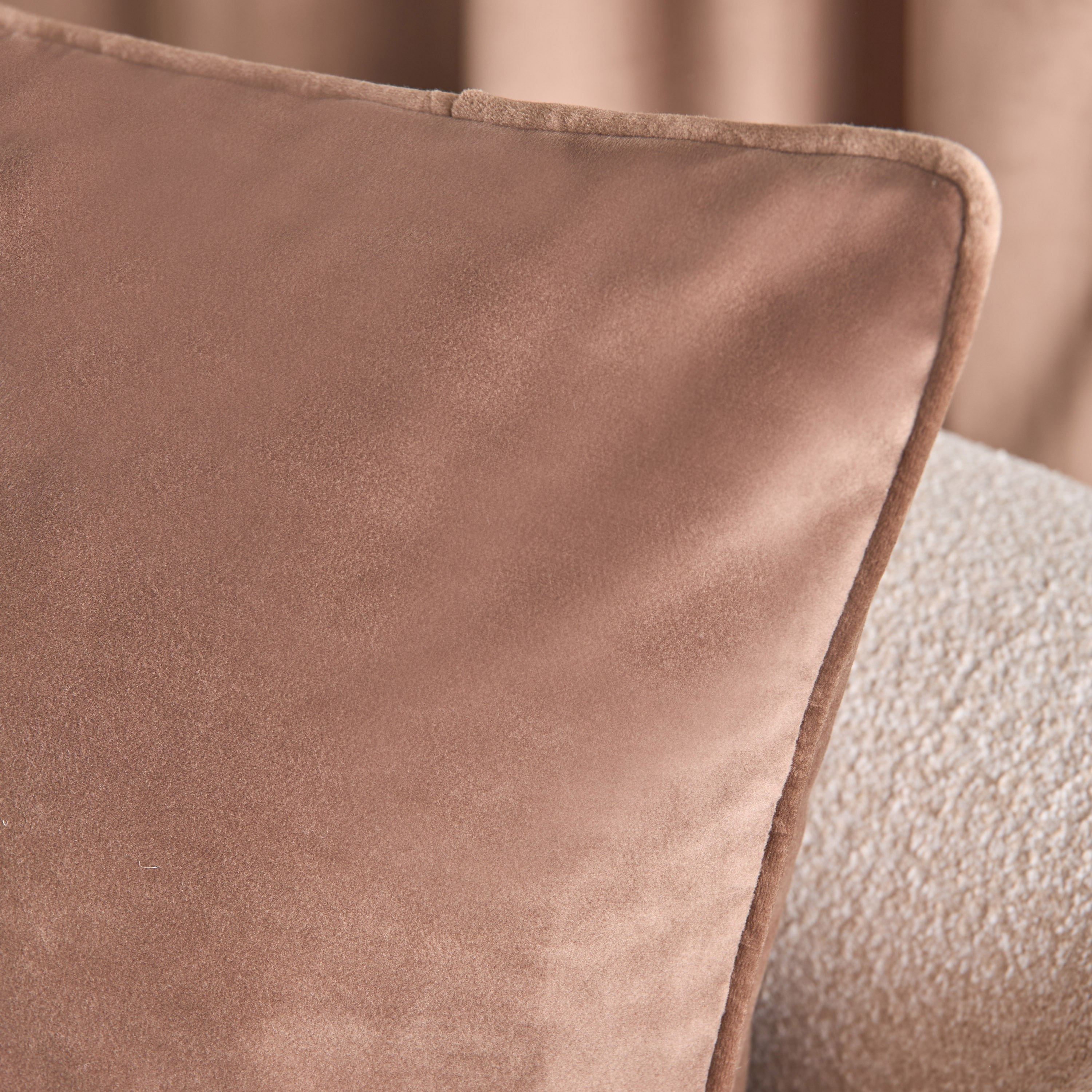 وسادة محشوة من دوف - 65x65 سم-hbxhomeware-hbxbedroom-image-2
