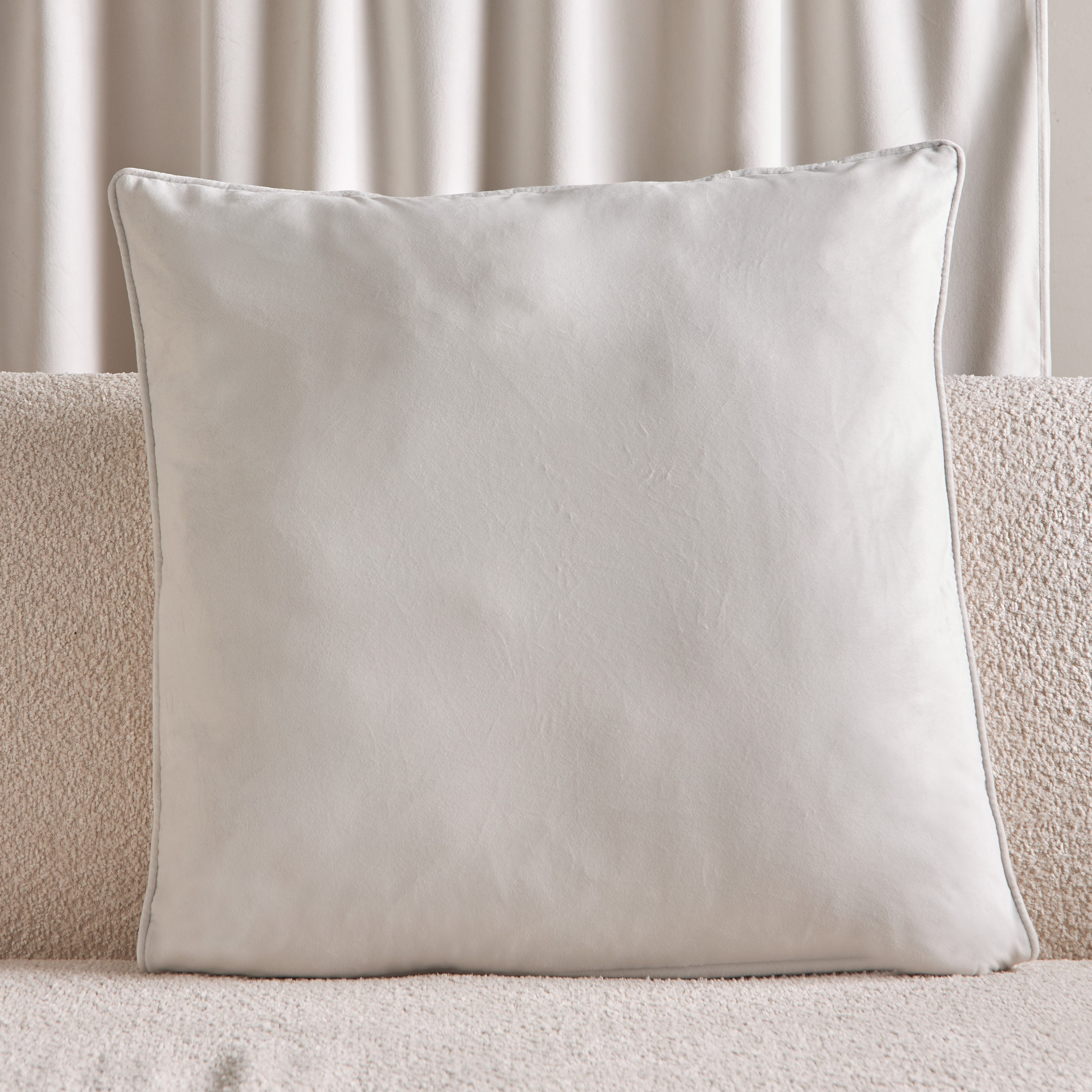 وسادة محشوة من دوف - 65x65 سم-hbxhomeware-hbxbedroom-image-1