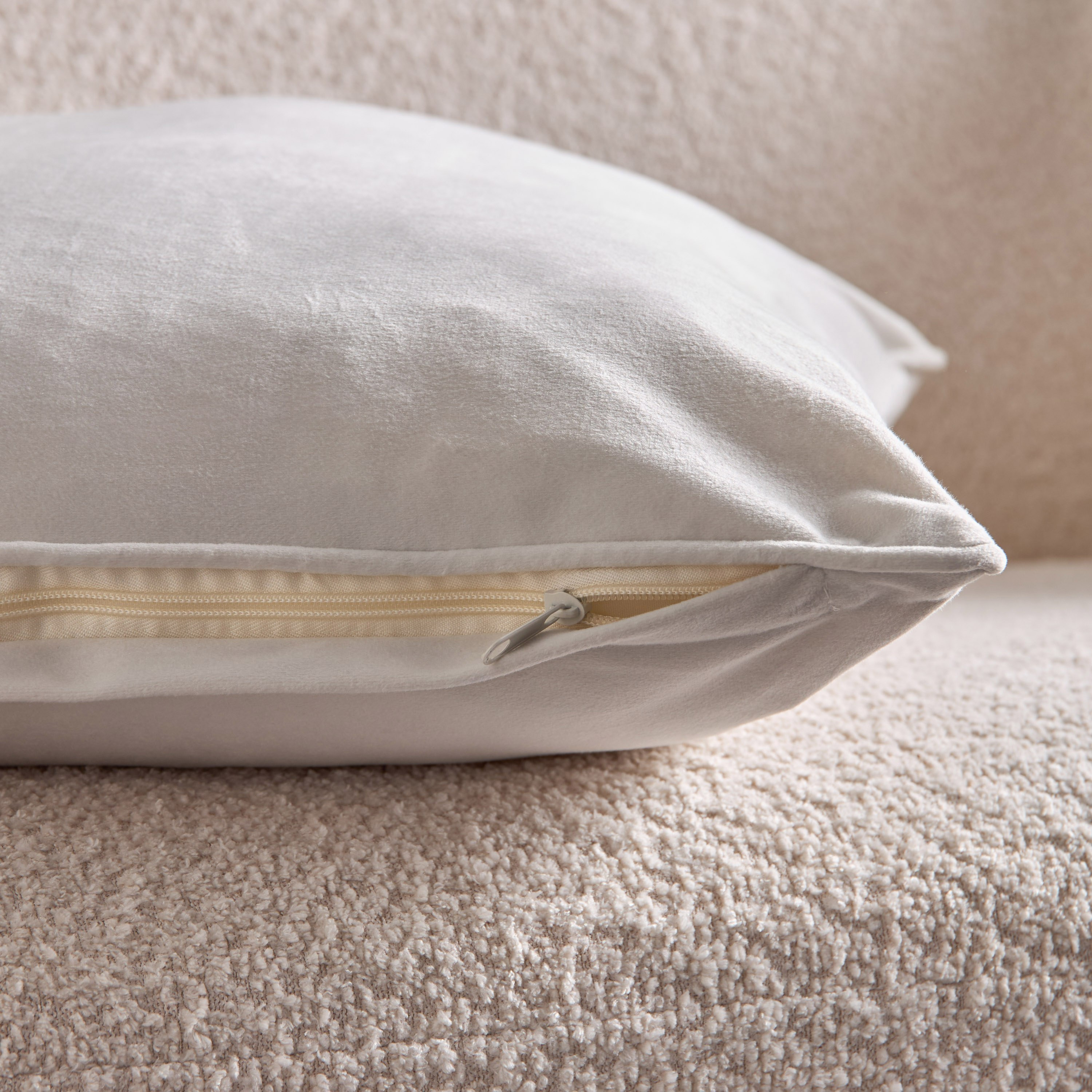 وسادة محشوة من دوف - 65x65 سم-hbxhomeware-hbxbedroom-image-3