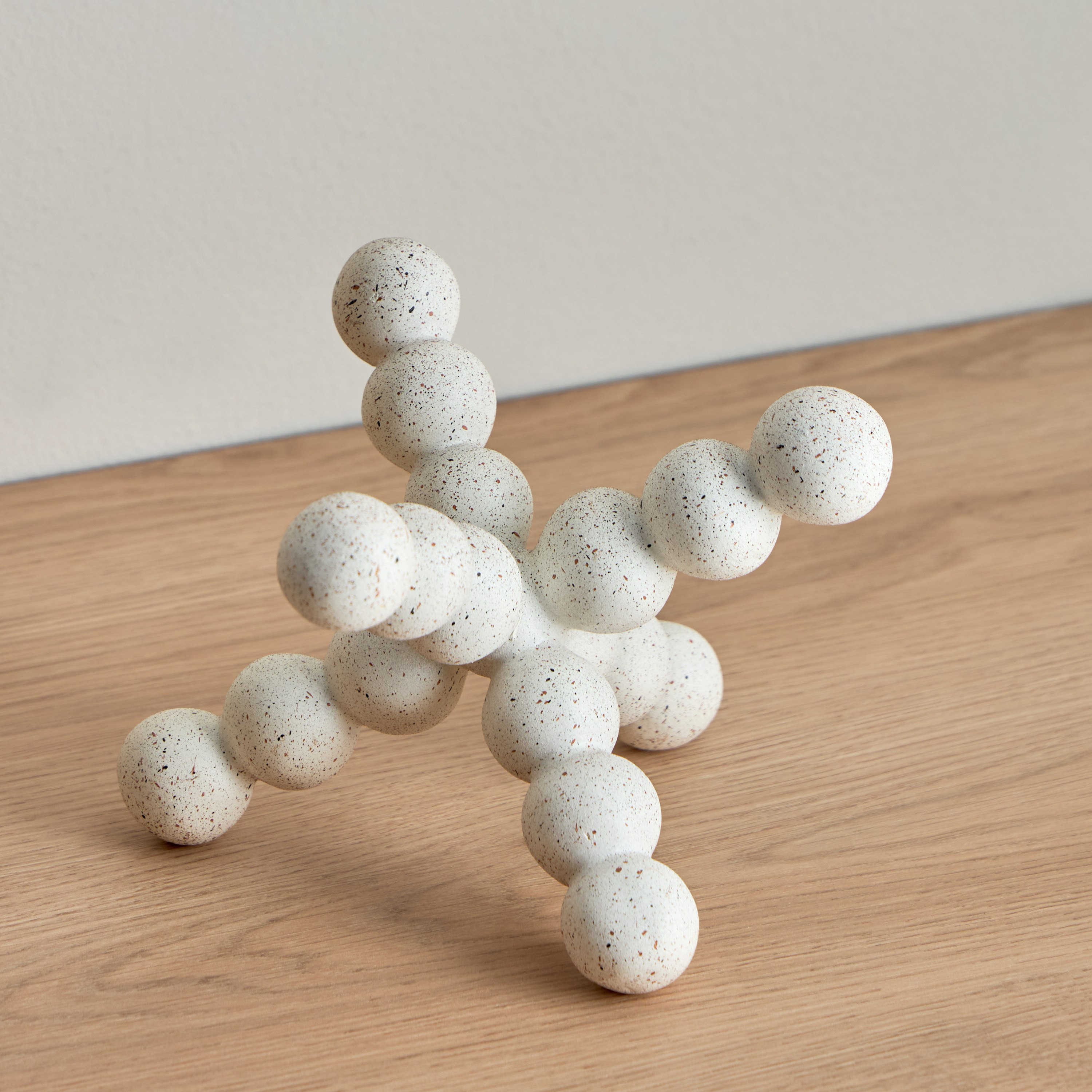 قطعة ديكورتجريدية بولي ريزين من رين - 16x15.5x13 سم-hbxhomeware-homedecor-figurinesandornaments-image-2
