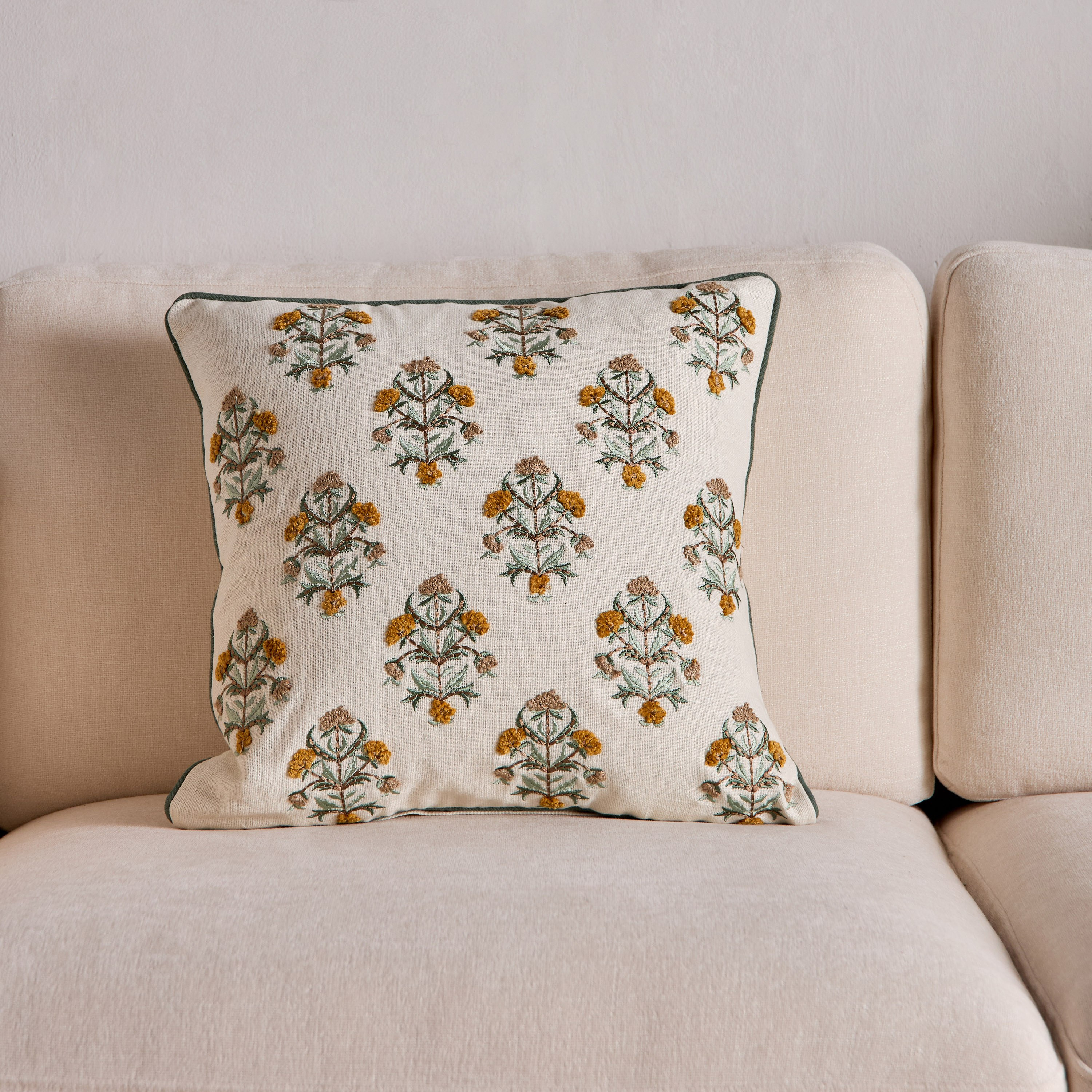 غطاء وسادة بتصميم أزهار من لاش - 45 × 45 سم-hbxhomeware-hbxbedroom-image-1