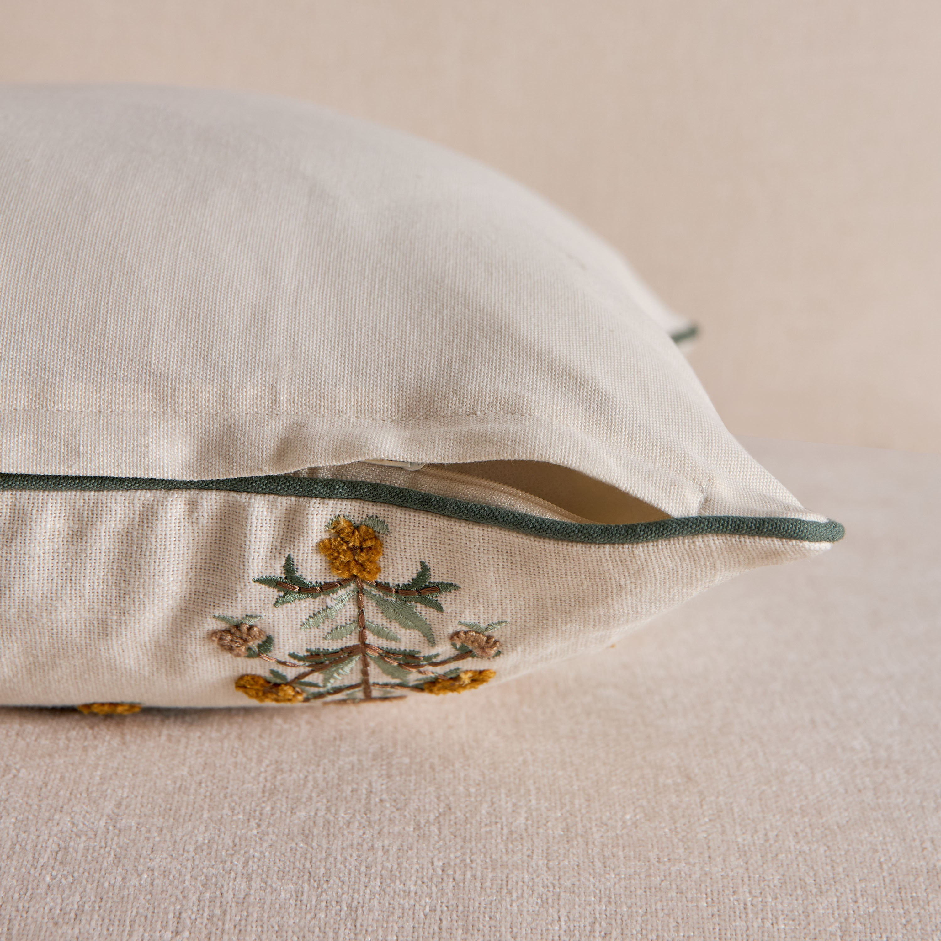 غطاء وسادة بتصميم أزهار من لاش - 45 × 45 سم-hbxhomeware-hbxbedroom-image-3