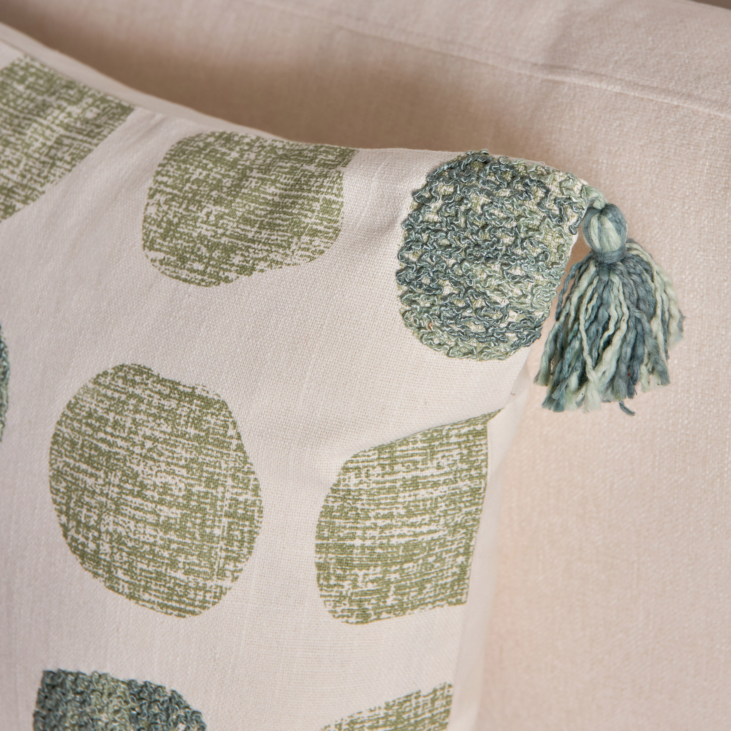 غطاء وسادة دائري كبير بنمط مقع من لاش- 45 × 45 سم-hbxhomeware-hbxbedroom-image-2