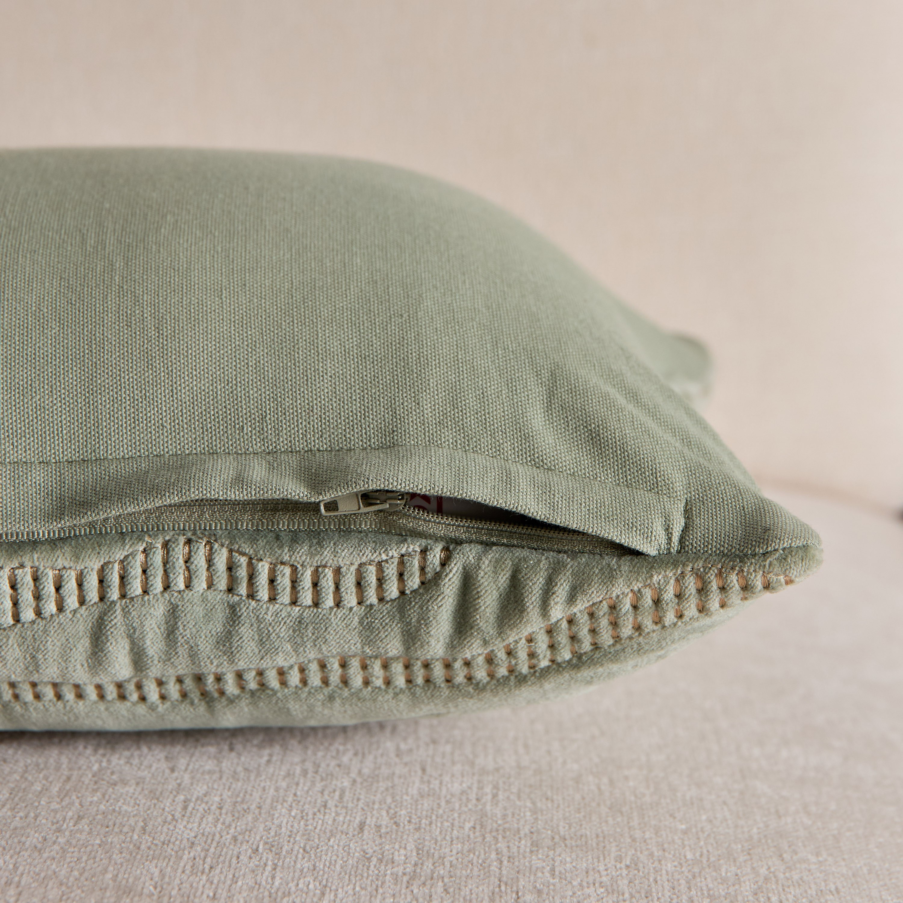 وسادة محشوة مخملية بتطريز تجريدي من لاش - 30x50 سم-hbxhomeware-hbxbedroom-image-3