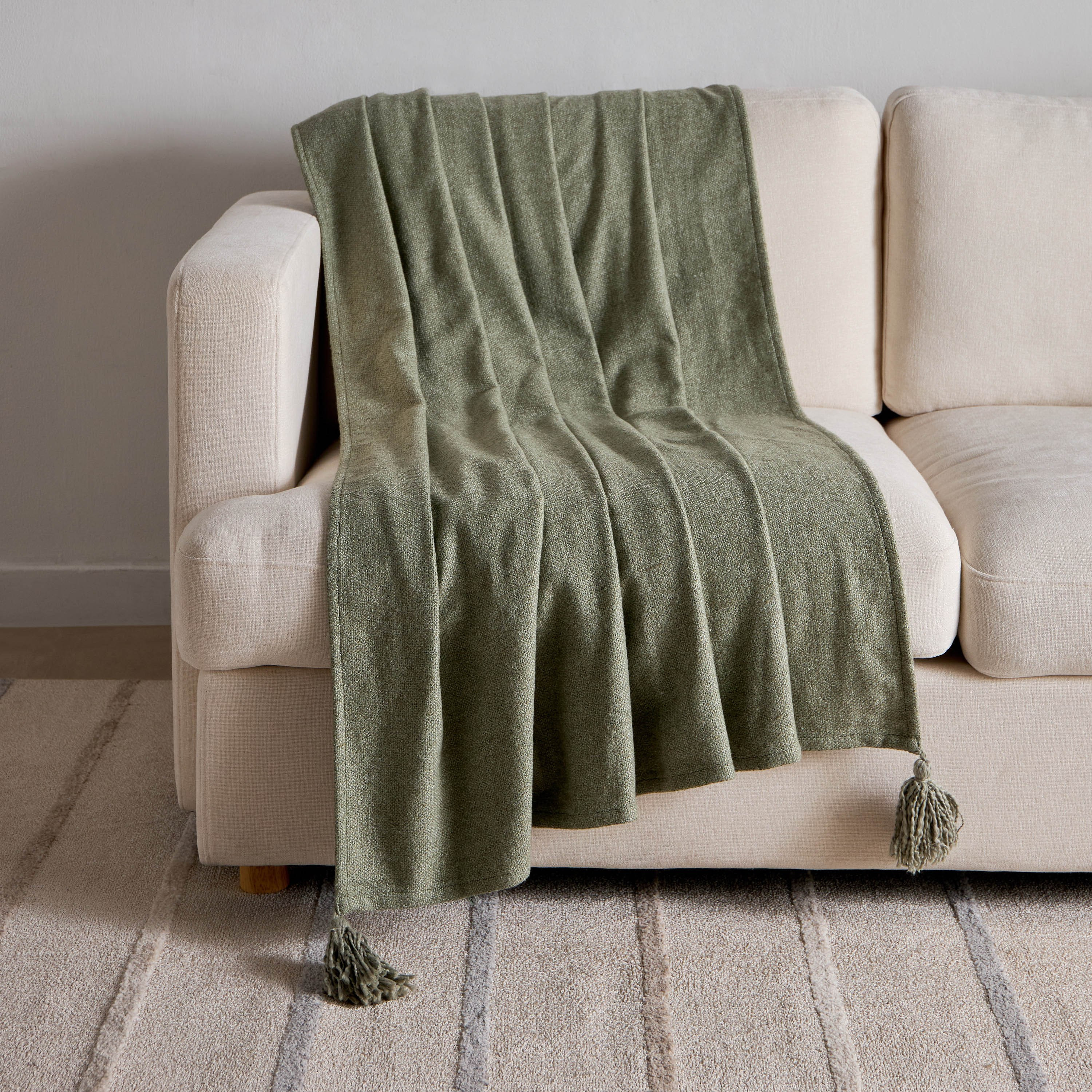 Lush Chenille Solid Throw - 130x170 cm-hbxhomeware-hbxbedroom-image-1