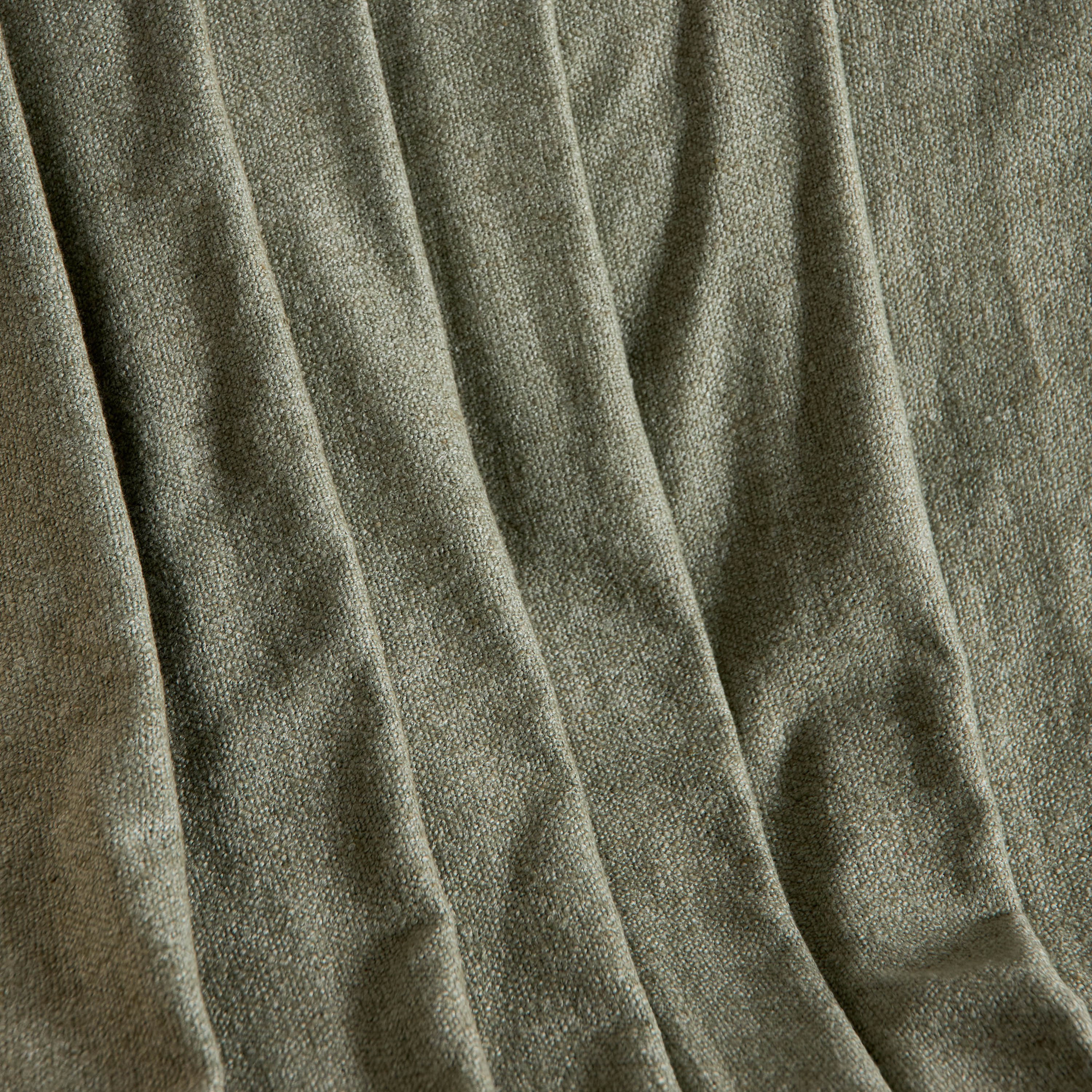 Lush Chenille Solid Throw - 130x170 cm-hbxhomeware-hbxbedroom-image-2
