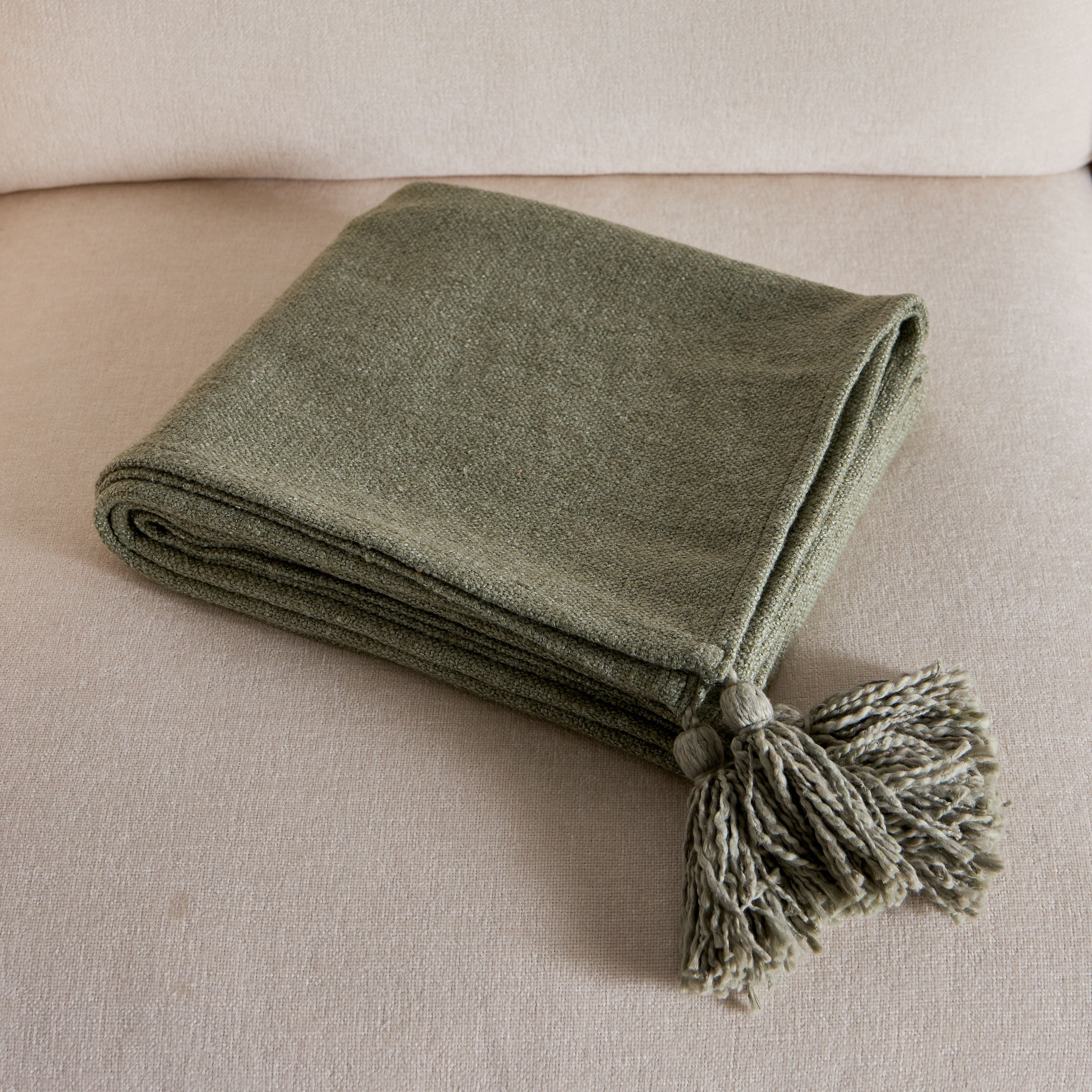 Lush Chenille Solid Throw - 130x170 cm-hbxhomeware-hbxbedroom-image-4
