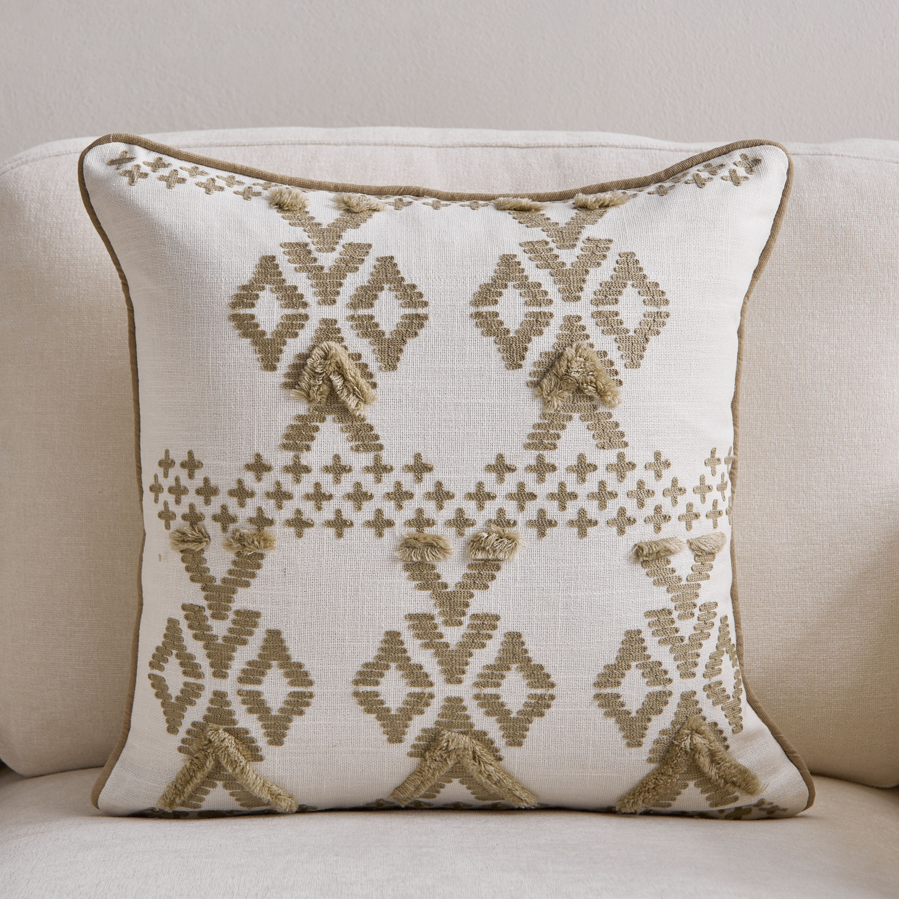 وسادة محشوة مطرزة بالماس من كروفت - 45×45 سم-hbxhomeware-hbxbedroom-image-1