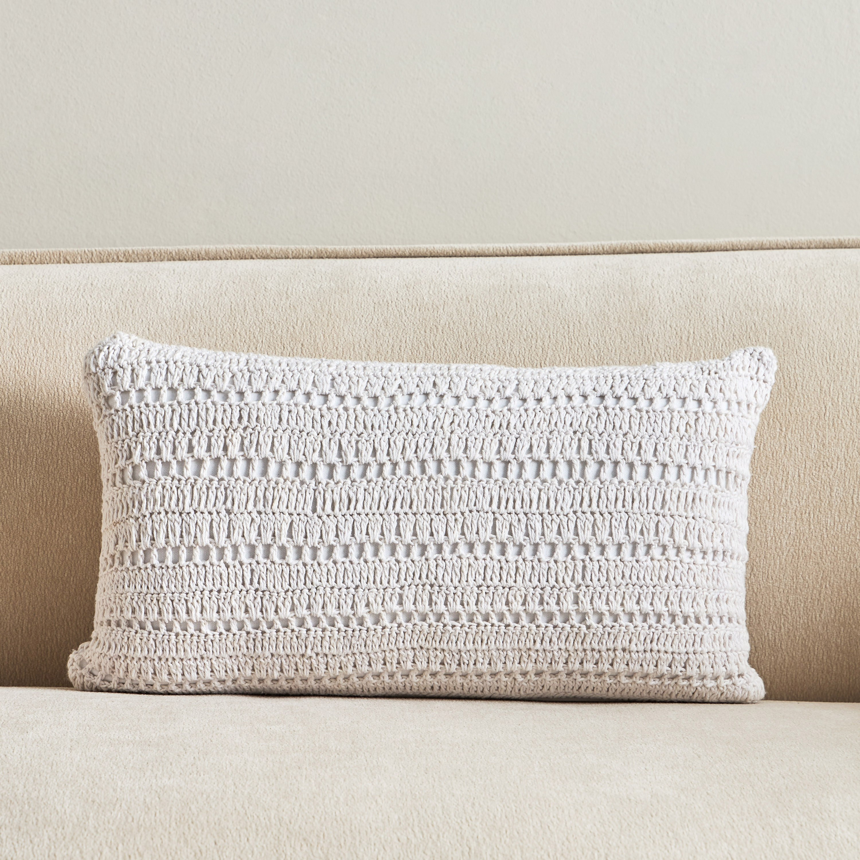 وسادة محشوة مخططة فيلين كرواتيا من وايت هافن - 30×50 سم-hbxhomeware-hbxbedroom-image-1