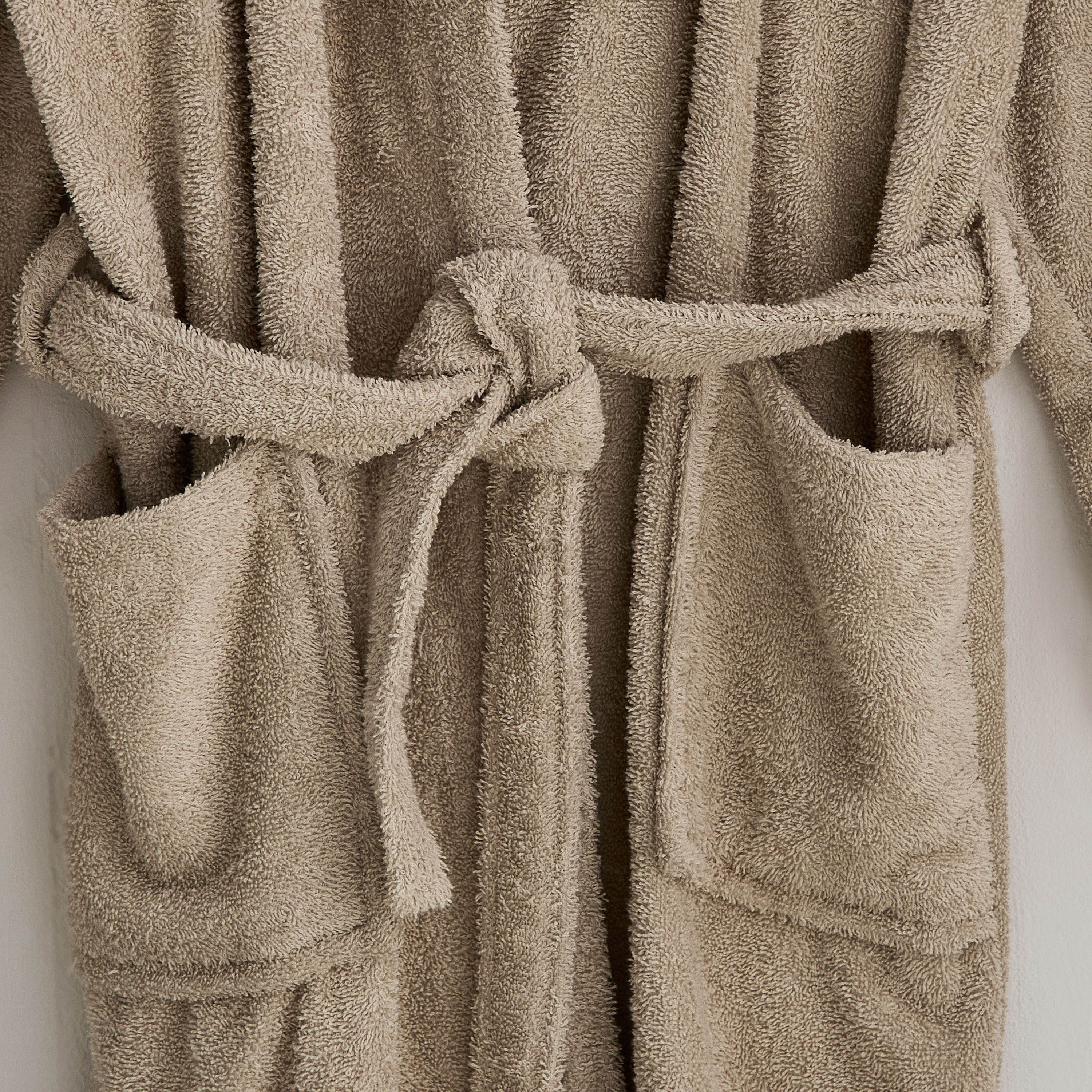 روب حمّام منسدل للبالغين من إيسنشال - كبير-hbxbathroom-bathroomtextiles-image-4