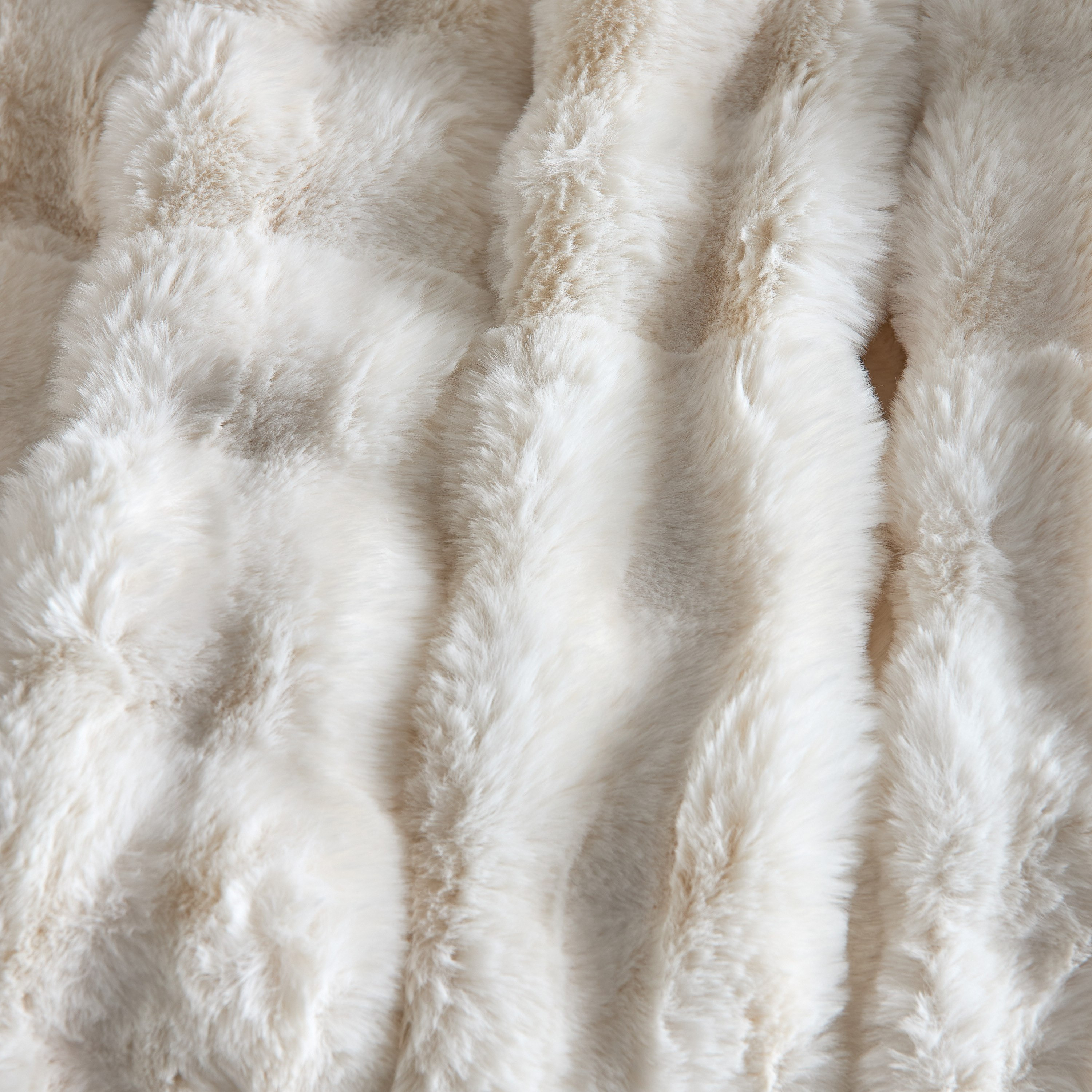 Ness 2-Sided Brushed Bubble Faux Fur Throw - 130x170 cm-hbxhomeware-hbxbedroom-image-2