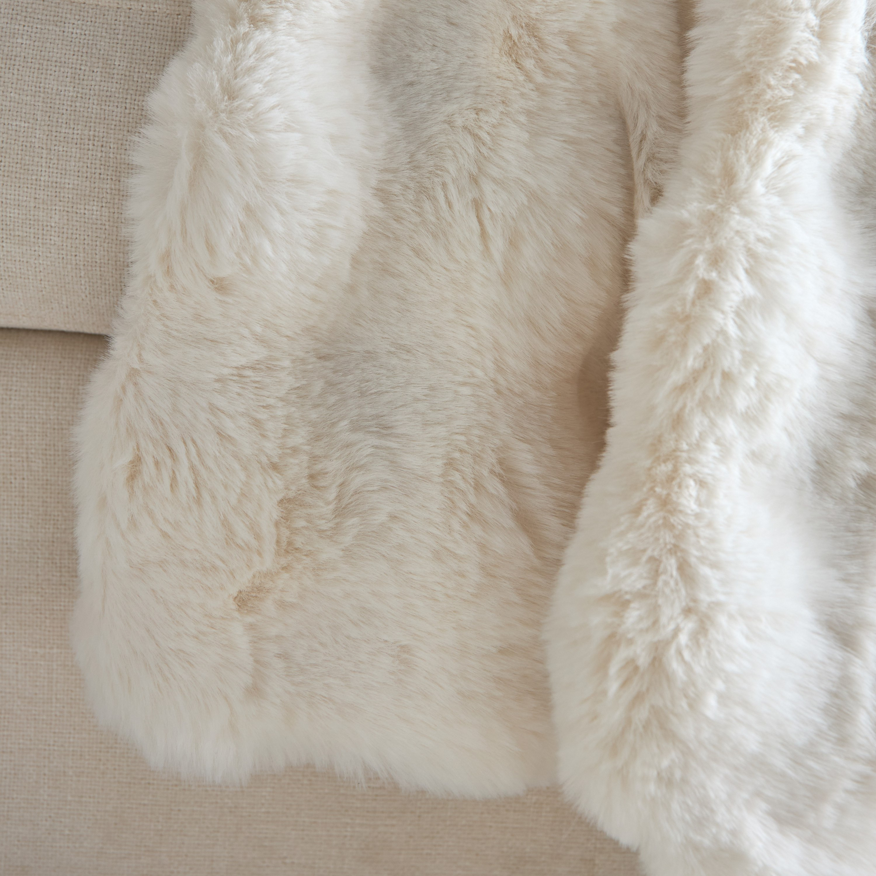 Ness 2-Sided Brushed Bubble Faux Fur Throw - 130x170 cm-hbxhomeware-hbxbedroom-image-3