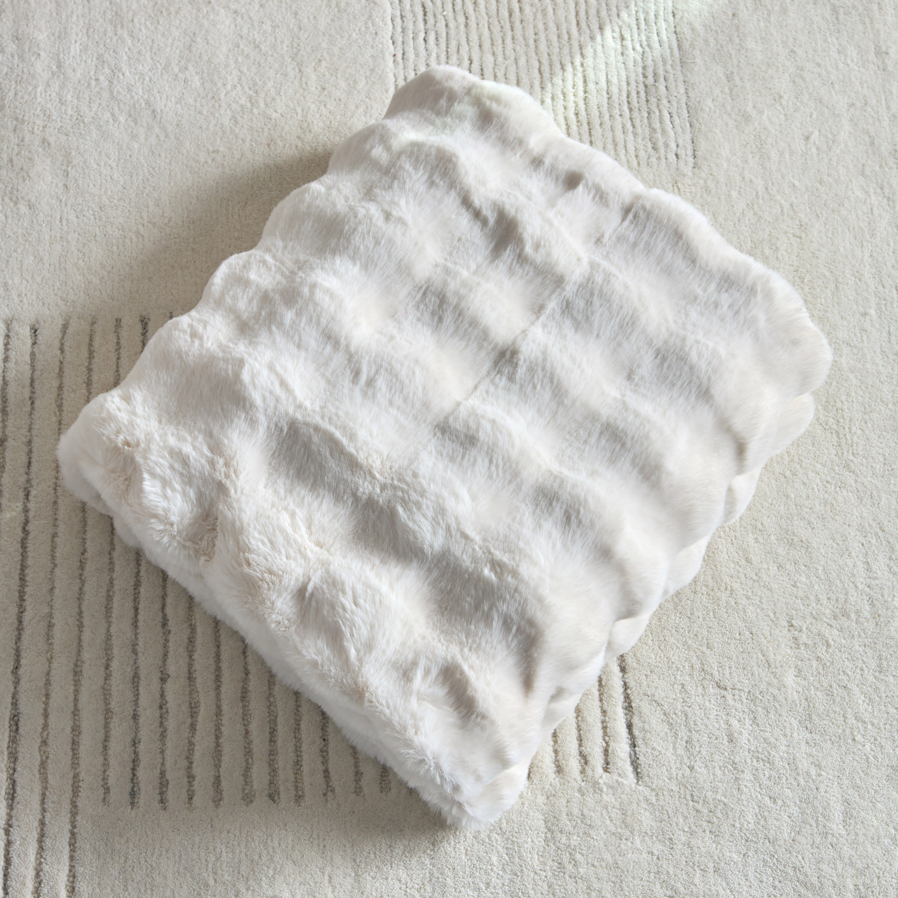 Ness 2-Sided Brushed Bubble Faux Fur Throw - 130x170 cm-hbxhomeware-hbxbedroom-image-4