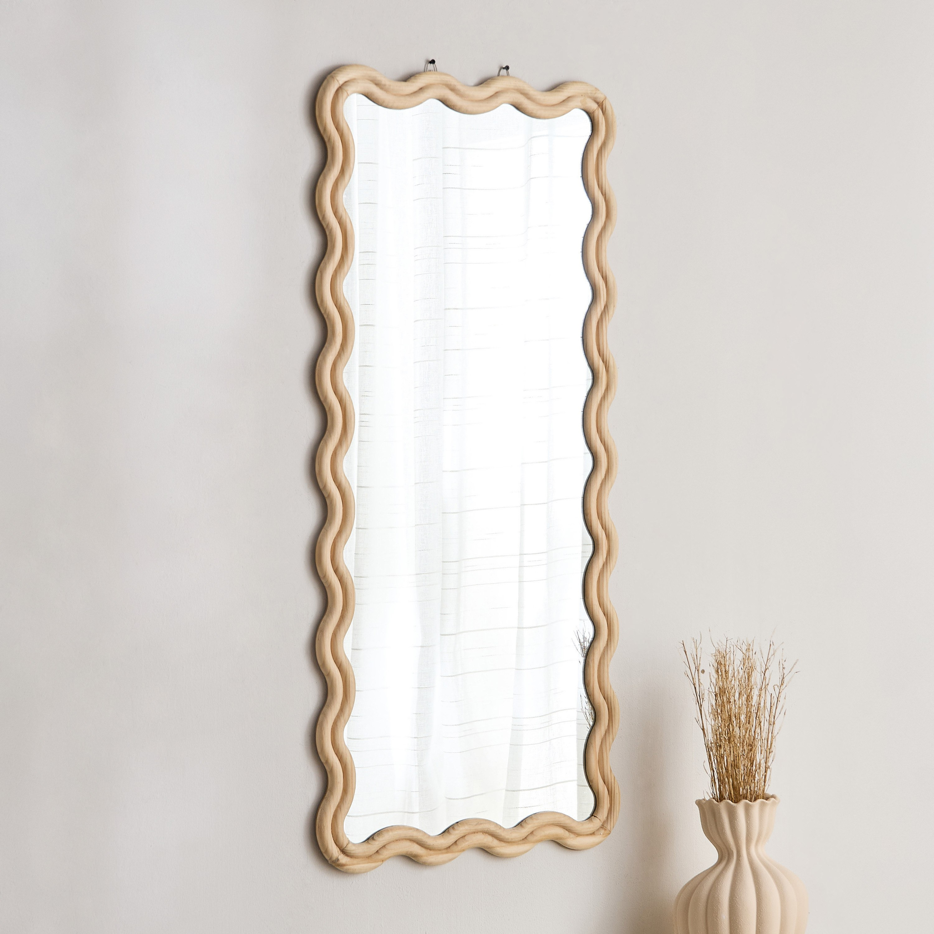 مرآة مموجة من خشب الصنوبر من ليكيسا - 120x54 سم-hbxhomeware-hbxdecorandfurnishings-image-1