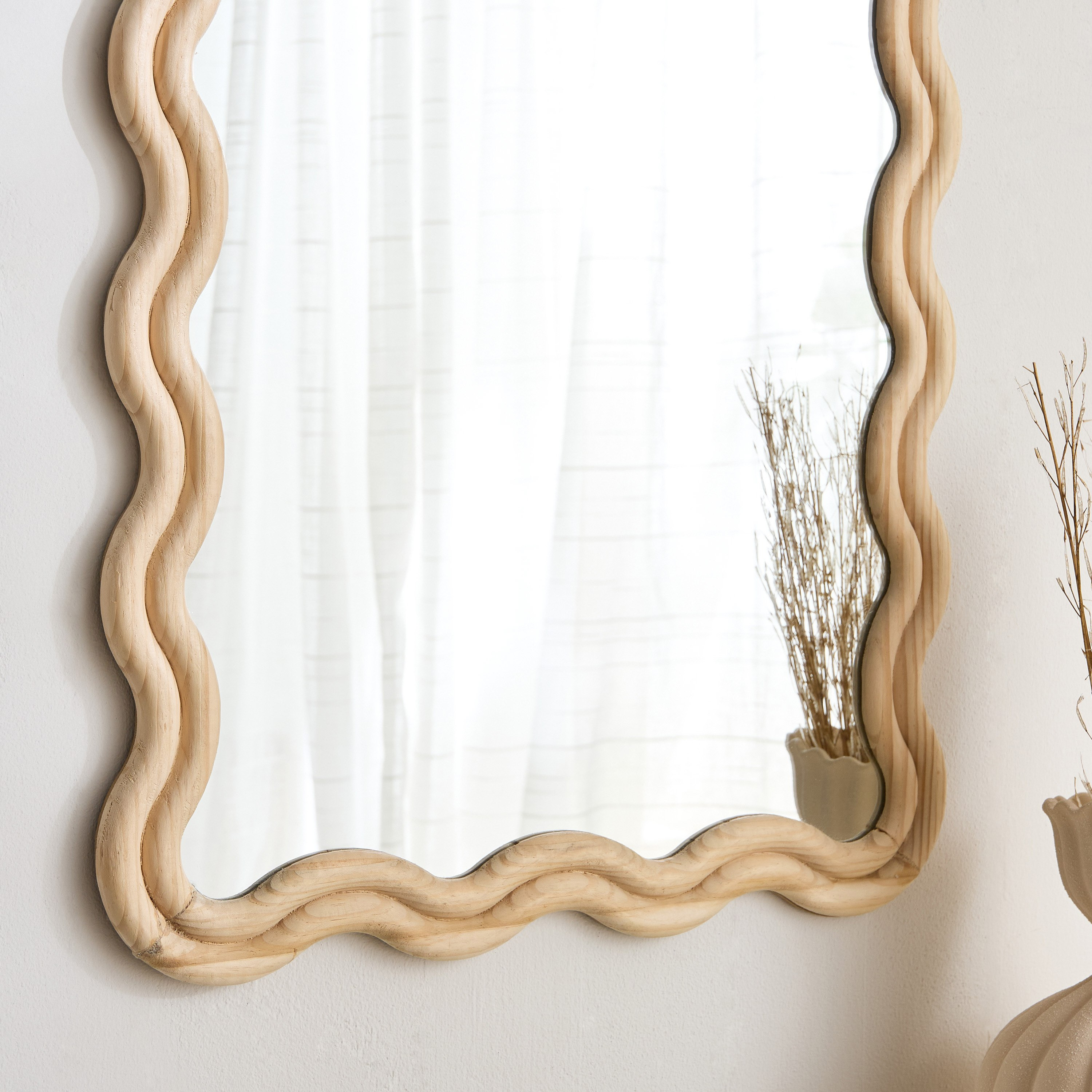 مرآة مموجة من خشب الصنوبر من ليكيسا - 120x54 سم-hbxhomeware-hbxdecorandfurnishings-image-3