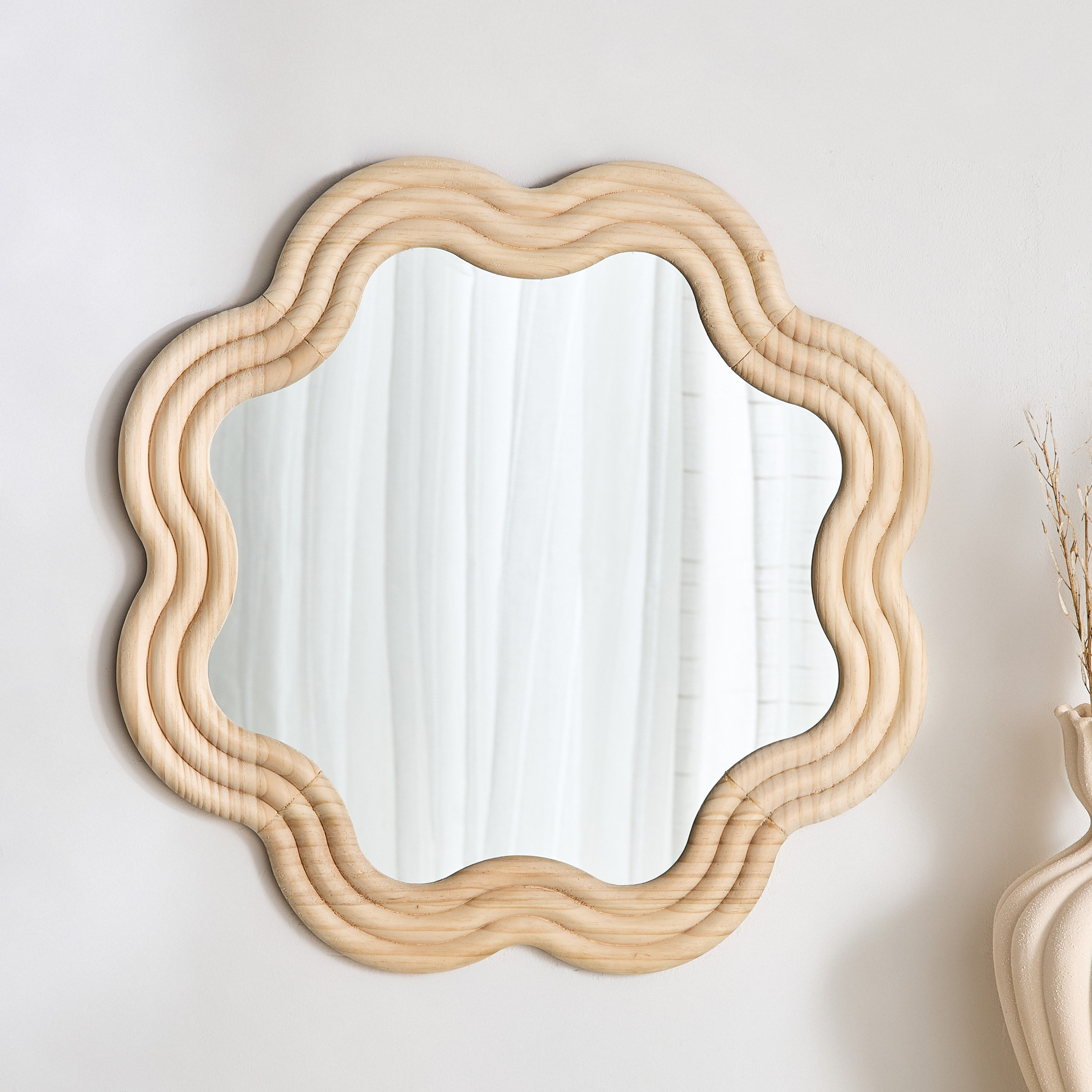 مرآة مموجة من خشب الصنوبر من ليكيسا - 60 سم-hbxhomeware-hbxdecorandfurnishings-image-2