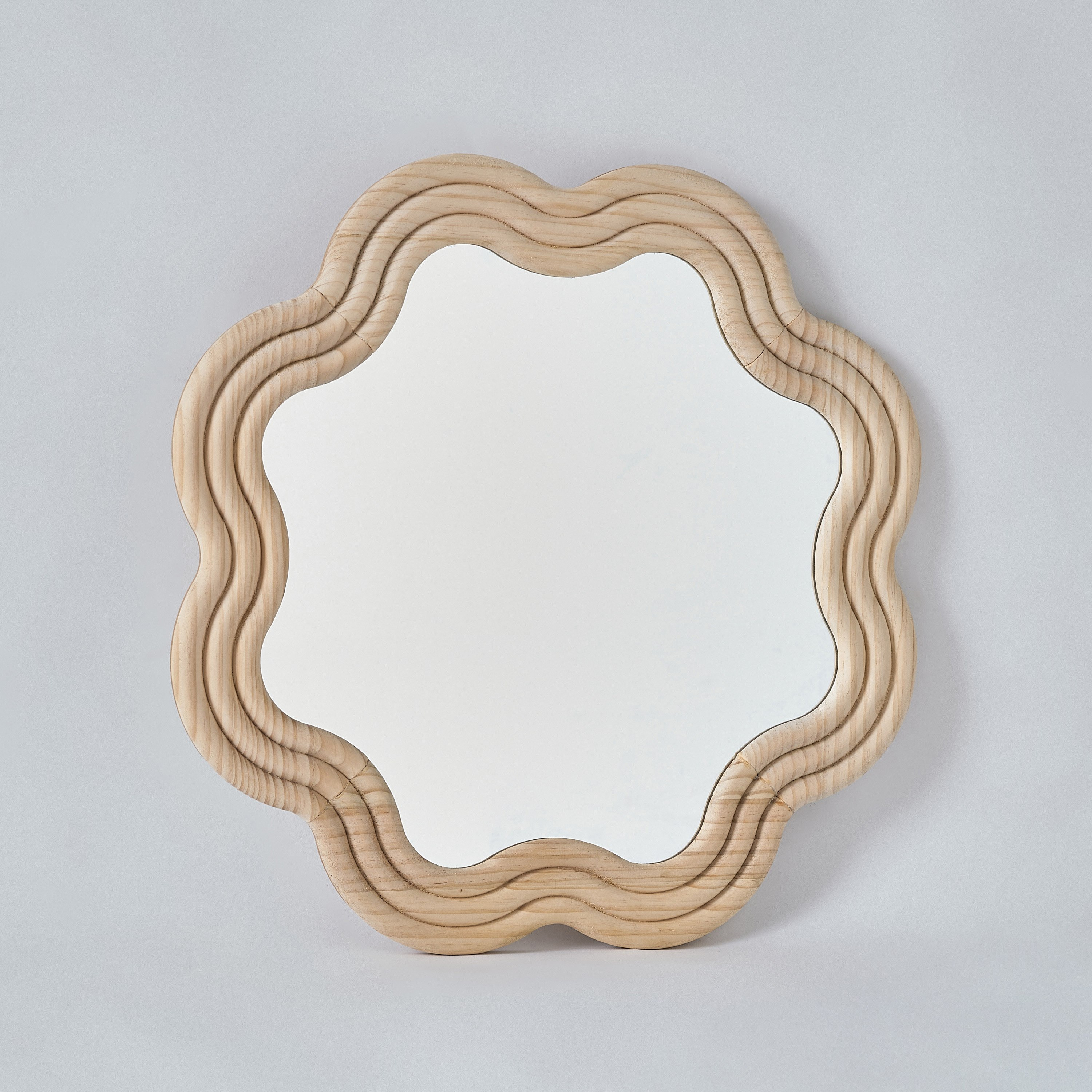 مرآة مموجة من خشب الصنوبر من ليكيسا - 60 سم-hbxhomeware-hbxdecorandfurnishings-image-5