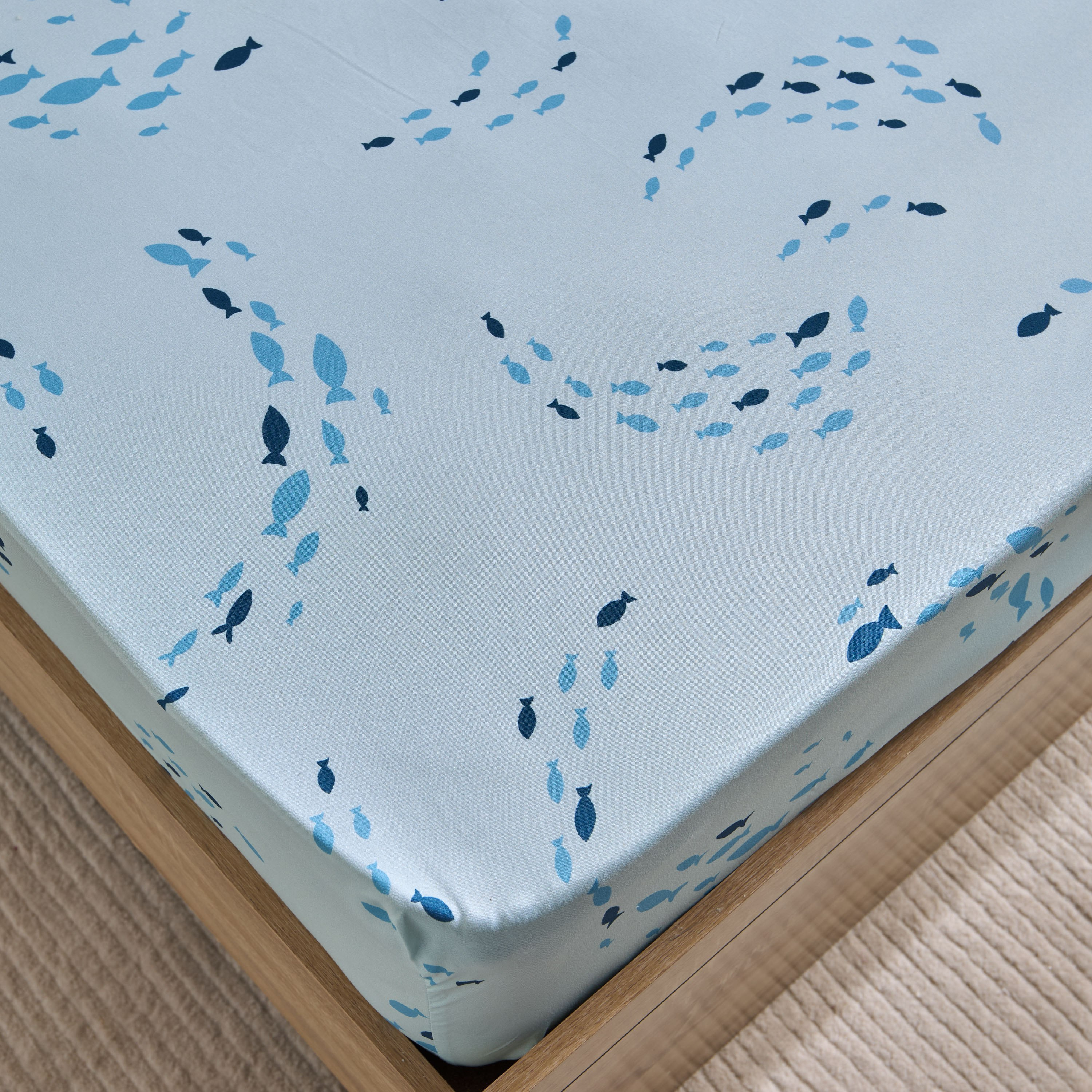 شرشف مطاطي مايكروفايبر مزدوج وورلد فيشز من جوي وورلد - 120x200+25 سم-hbxhomeware-hbxbedroom-image-5
