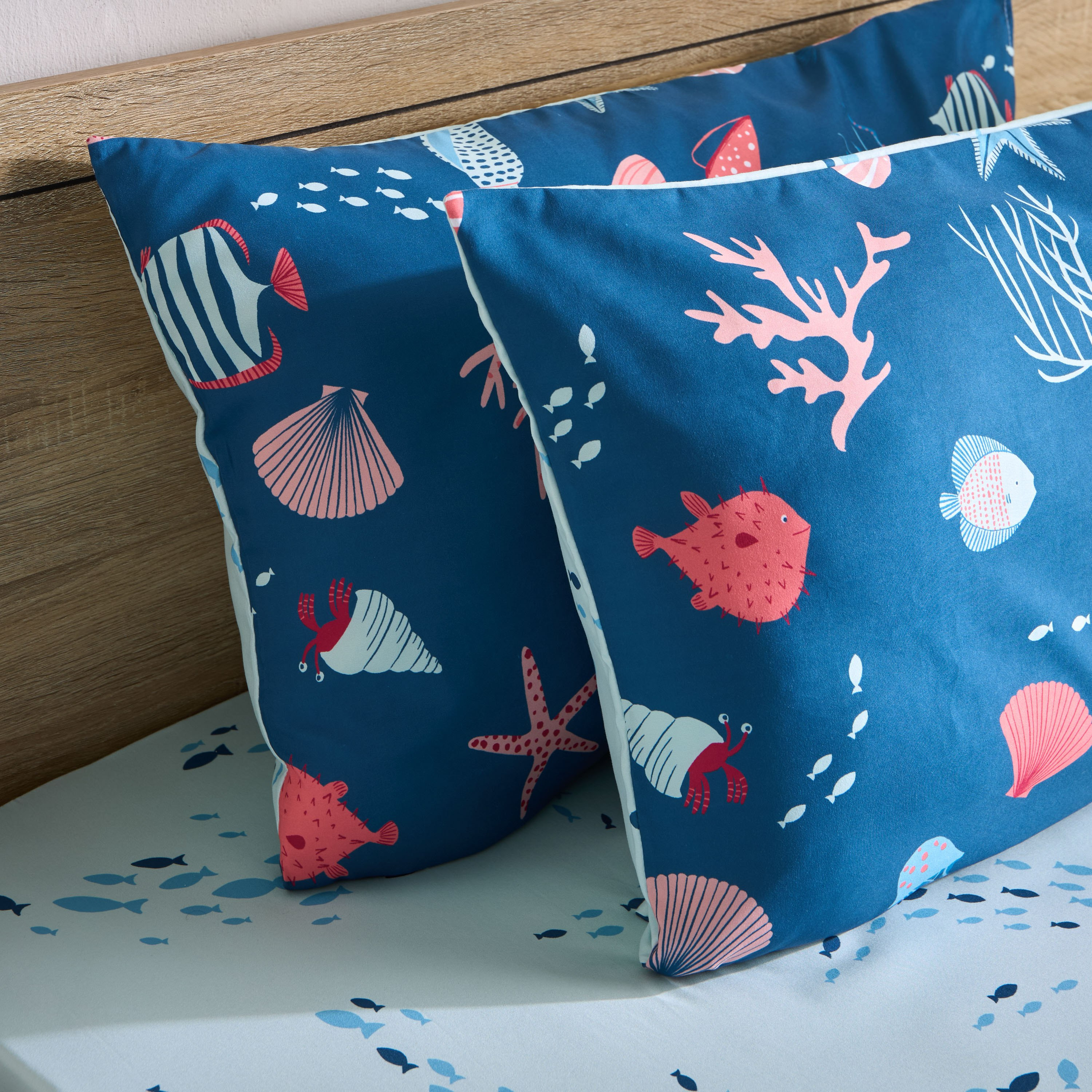 طقم أغطية وسائد من الألياف الدقيقة بتصميم أسماك البحر قطعتين من جوي - 50x75 سم-hbxhomeware-hbxbedroom-image-3
