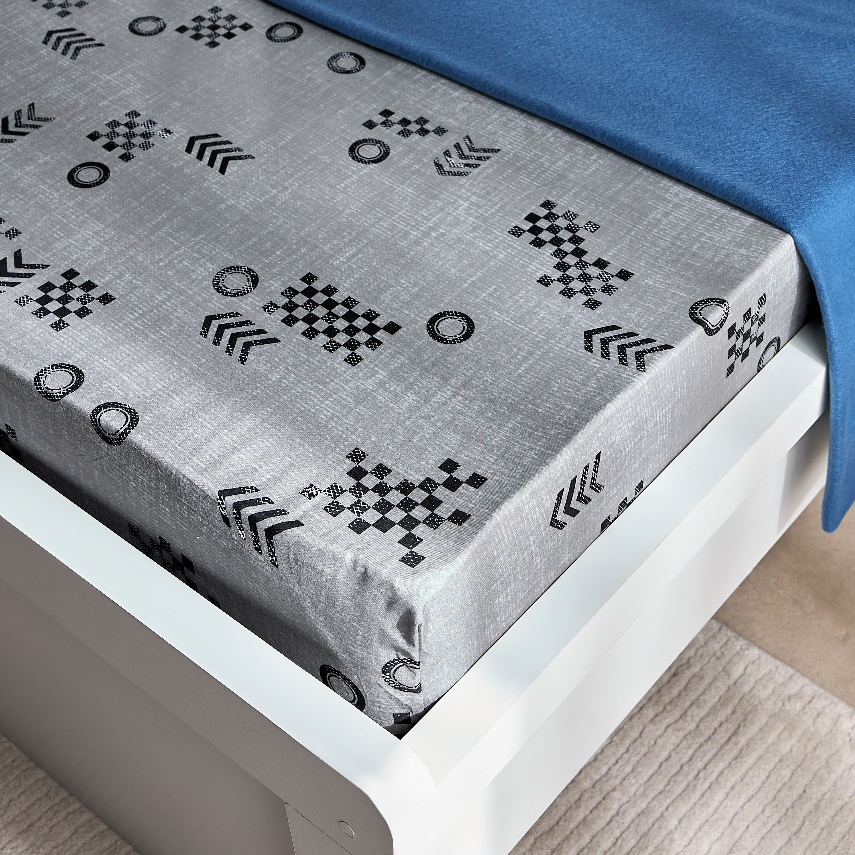 Tom Gearhead Cars Single Microfibre Fitted Sheet - 90x200+25 cm-hbxhomeware-hbxbedroom-image-1