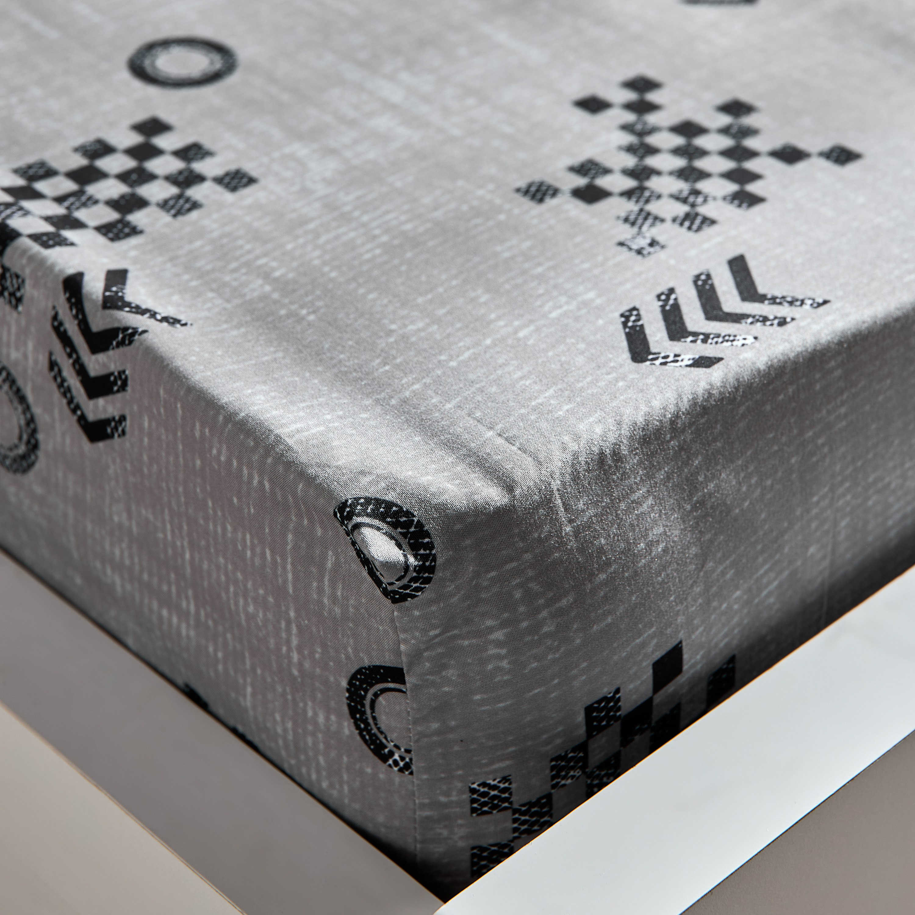Tom Gearhead Cars Single Microfibre Fitted Sheet - 90x200+25 cm-hbxhomeware-hbxbedroom-image-6