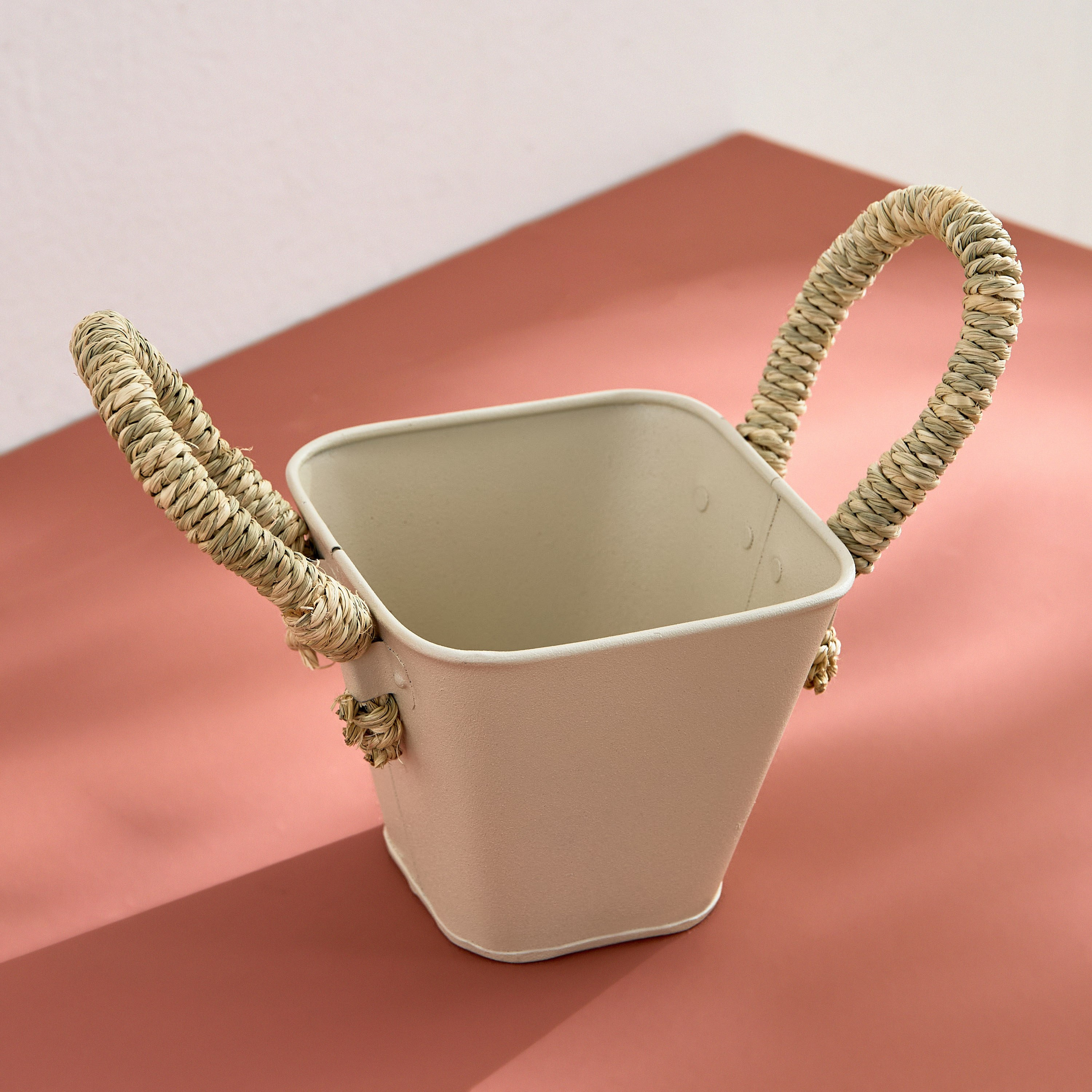 سلة نباتات معدن بمقابض من بيلا - 13x13x11 سم-hbxhomeware-hbxdecorandfurnishings-image-1
