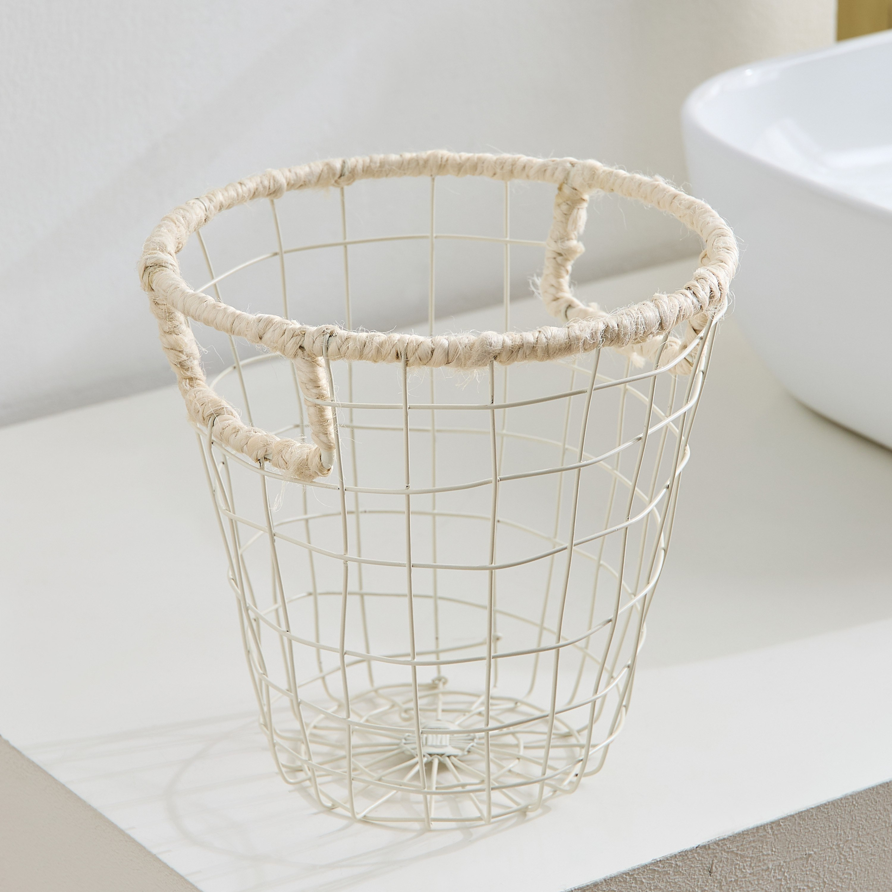 سلة غسيل معدنية مع جوت مبيّض من بيلا - 20x23 سم-hbxbathroom-bathroomstorage-laundryhampers-image-2