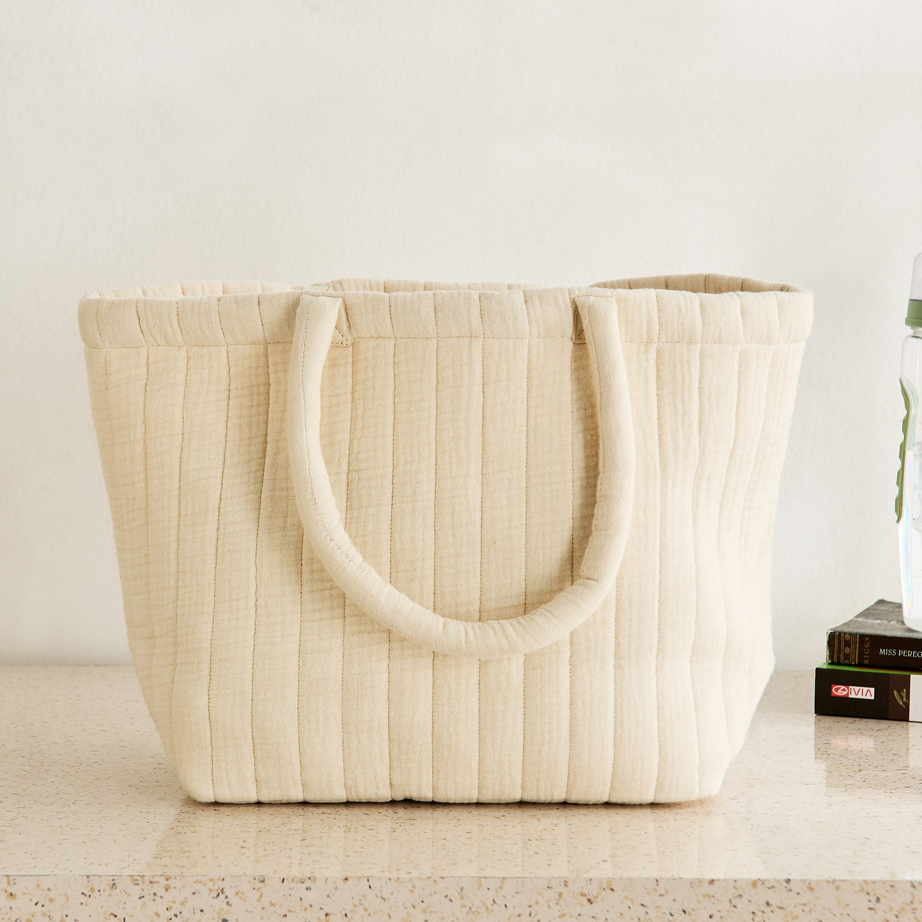 شنطة توتي منحنية للهدايا فيرا من بيلا - 18x13x18 سم-hbxdecorandfurnishings-homeaccessories-storage-image-1