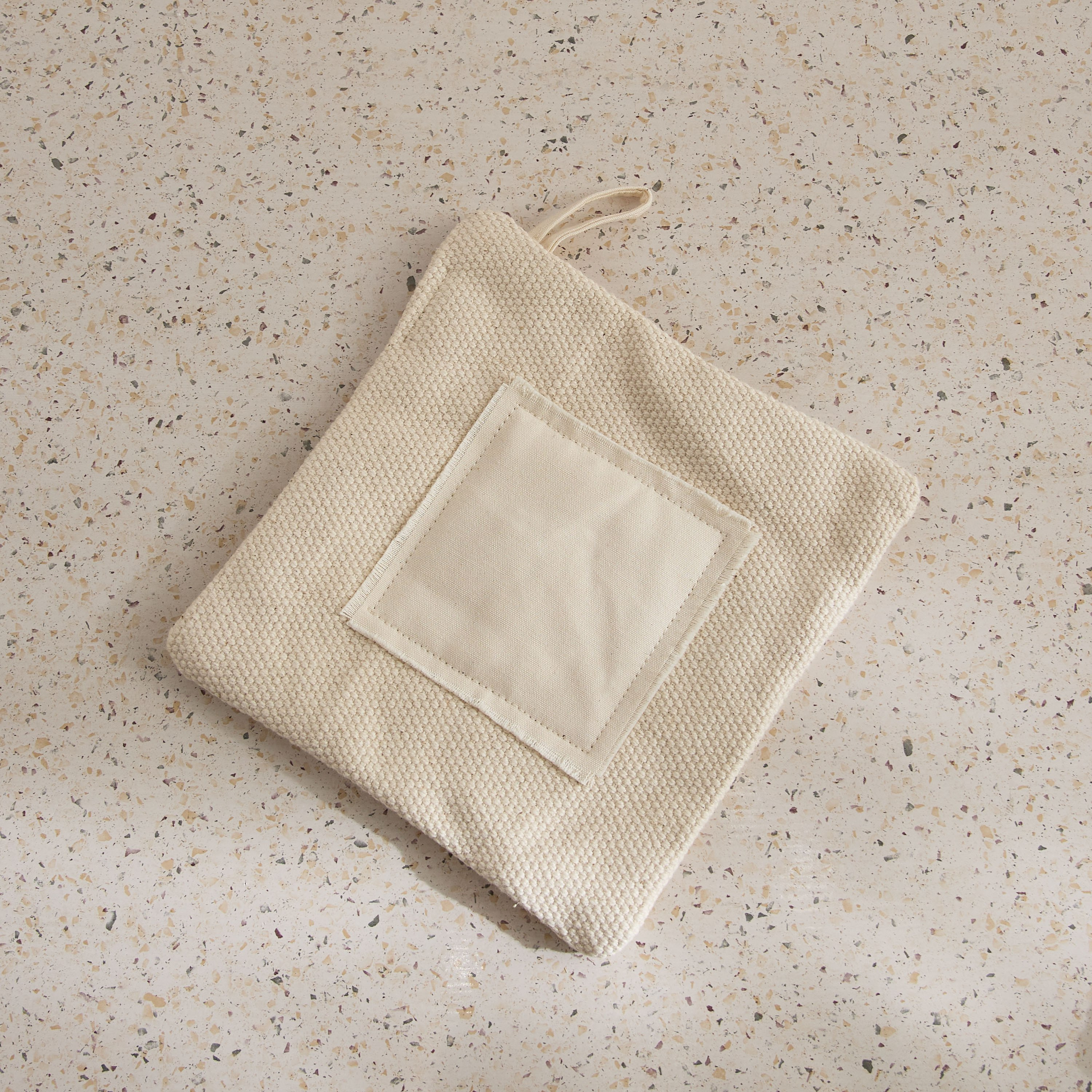 حامل أواني قطن مسوج مربع متوسط برقعة كانفاس من بيلا - 18 سم-hbxhomeware-kitchenware-kitchenlinens-image-2