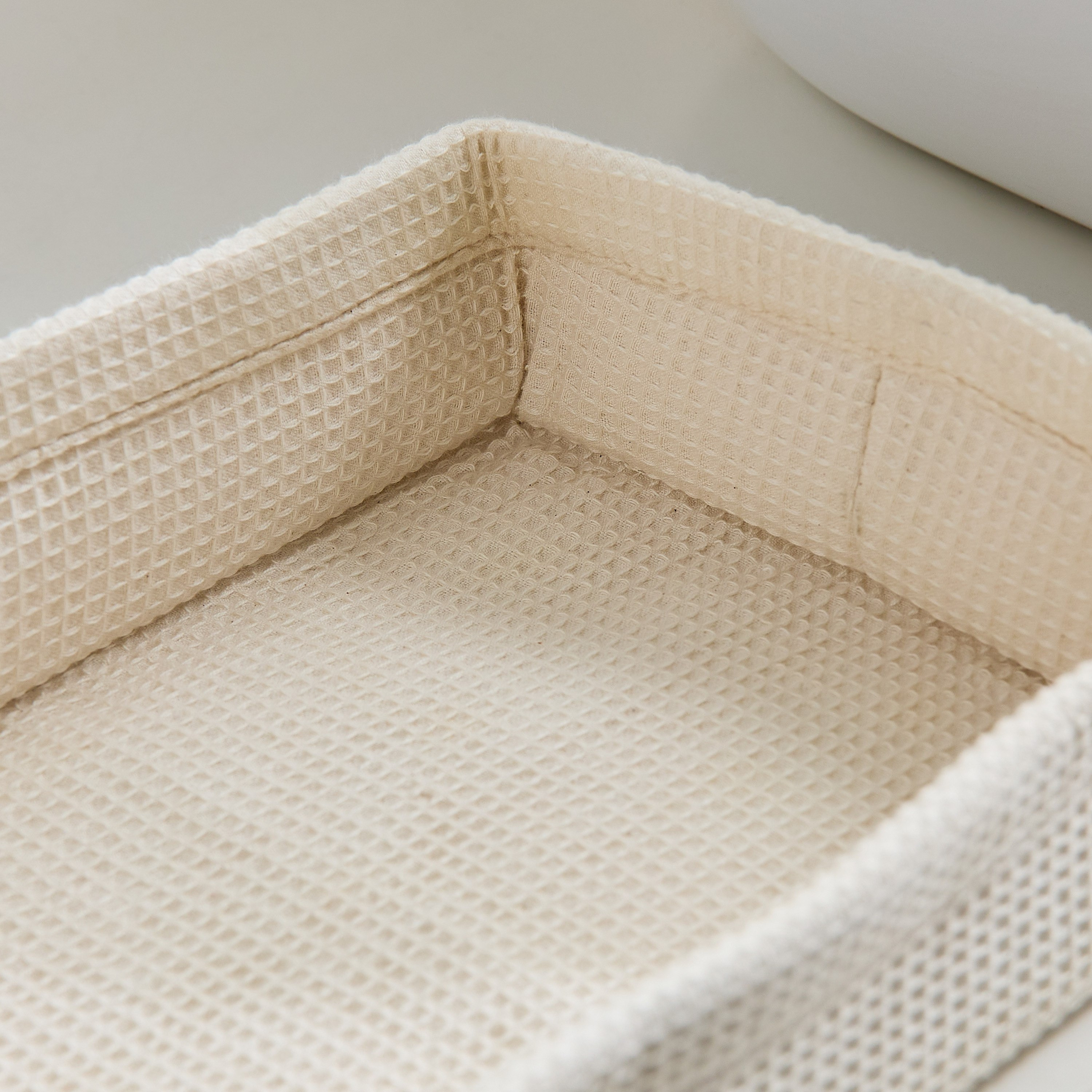 صينية مستطيلة ناعمة بتصميم وافل من بيلا-hbxhomeware-hbxdecorandfurnishings-image-3